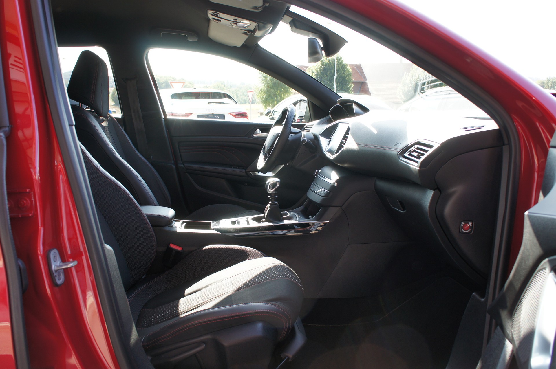 PEUGEOT 308 1.2 Pure Tech GT Line-image-8