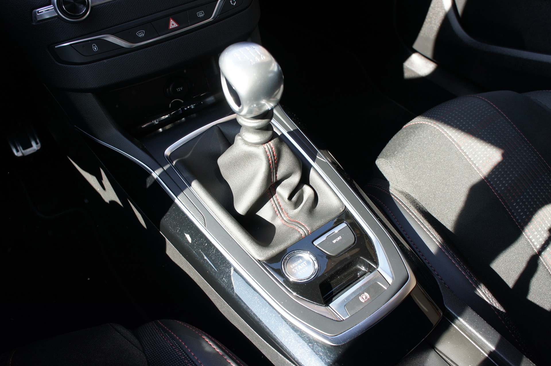 PEUGEOT 308 1.2 Pure Tech GT Line-image-15