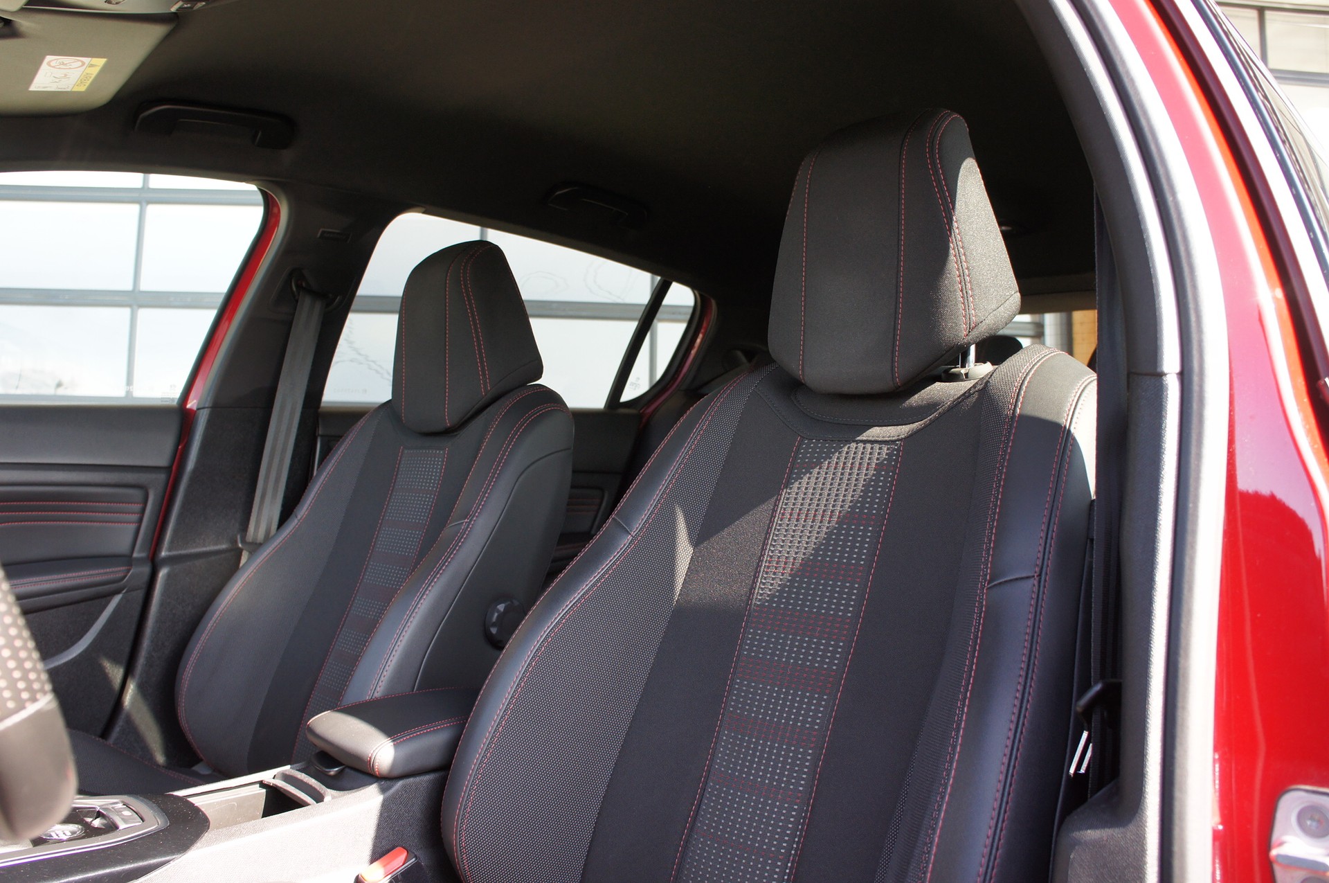 PEUGEOT 308 1.2 Pure Tech GT Line-image-14
