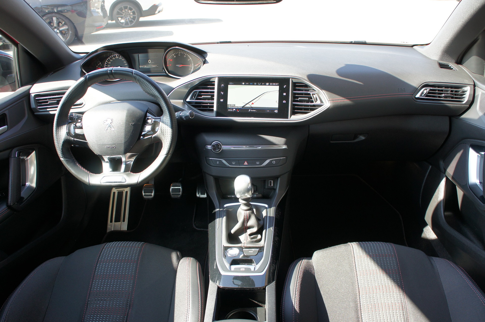 PEUGEOT 308 1.2 Pure Tech GT Line-image-10