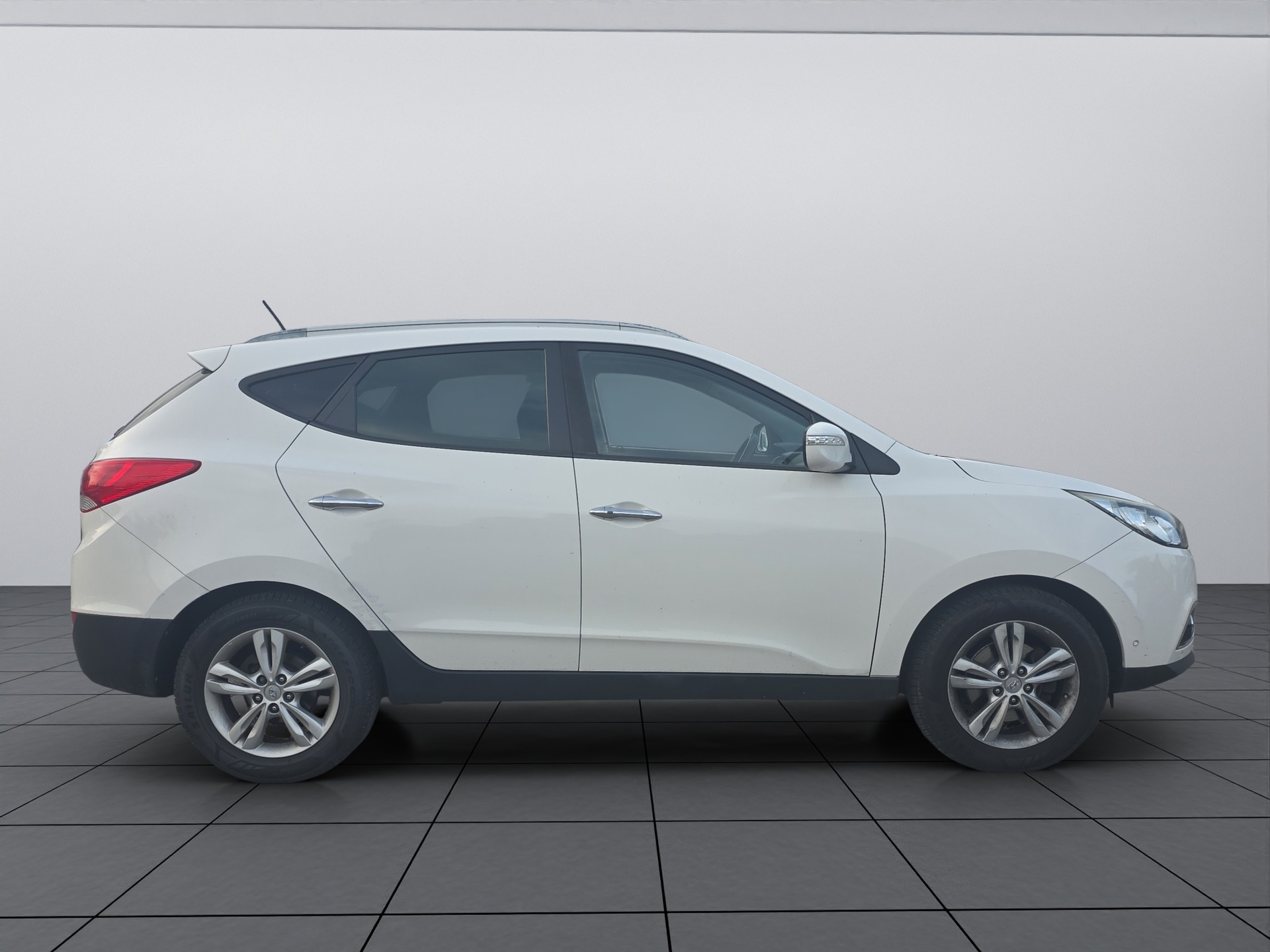 HYUNDAI iX35-image-6