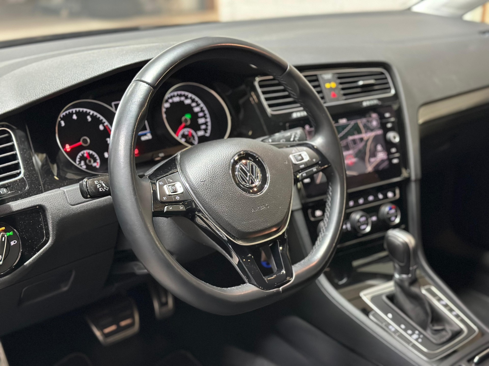 VW Golf 1.0 TSI Comfortline DSG-image-8