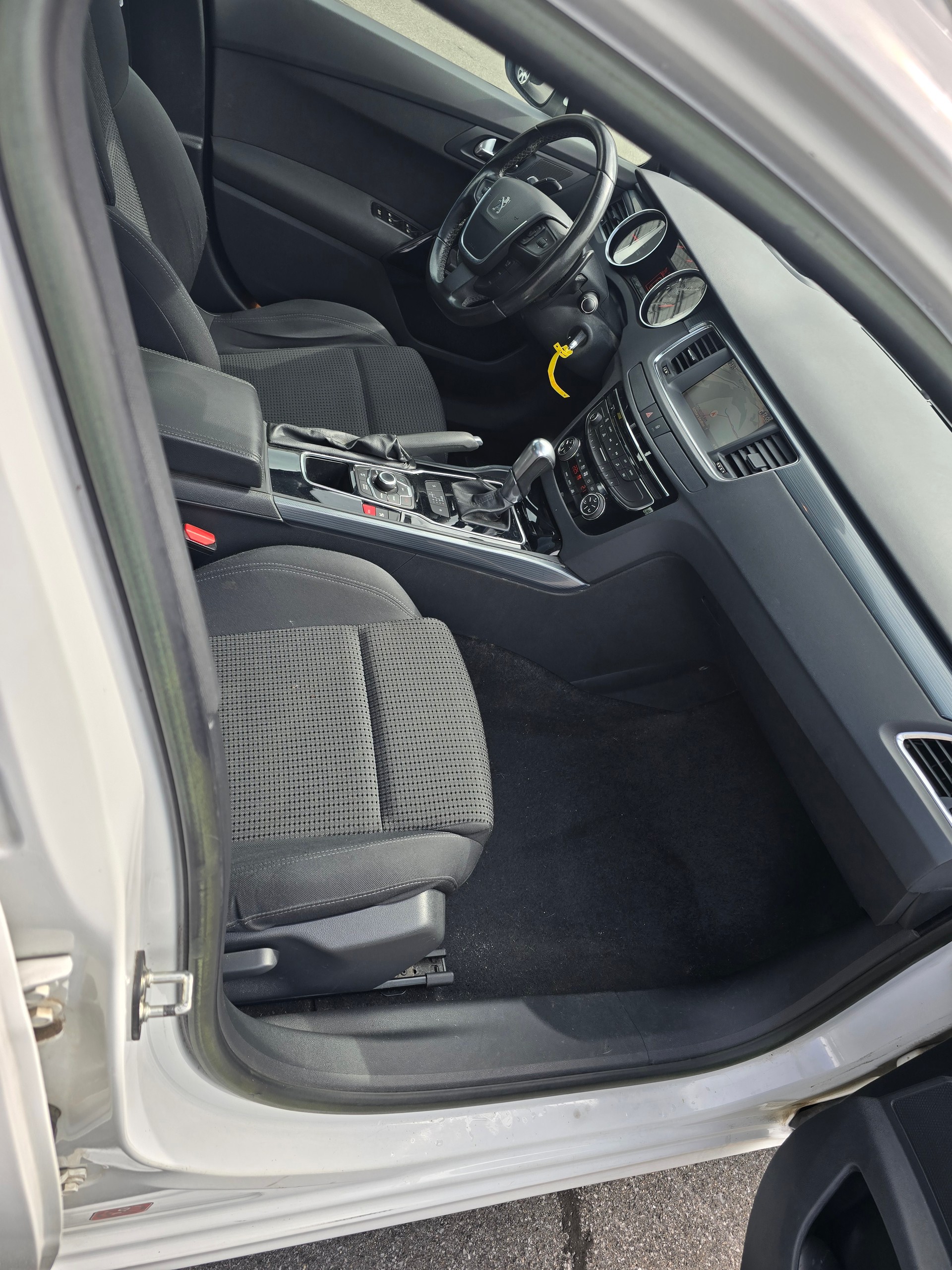 PEUGEOT 508 SW 2.0 HDI Business Automatic-image-13
