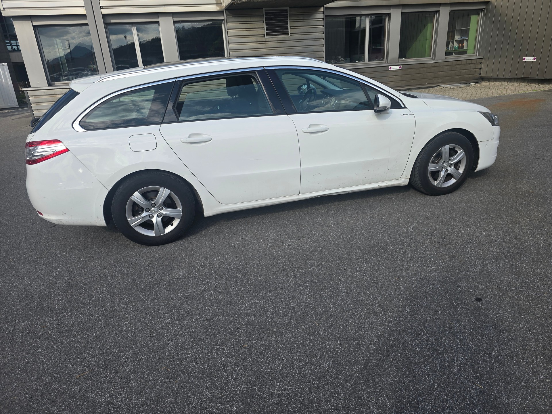 PEUGEOT 508 SW 2.0 HDI Business Automatic-image-6