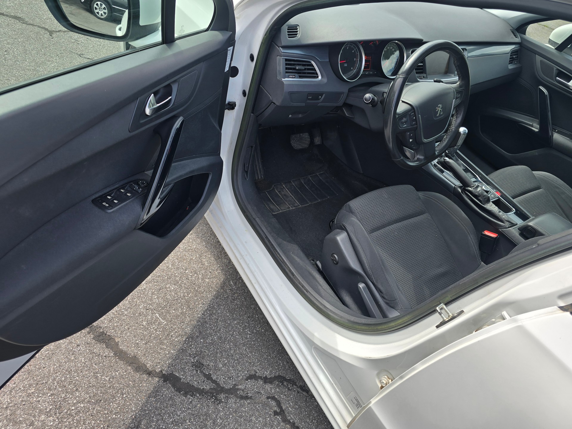 PEUGEOT 508 SW 2.0 HDI Business Automatic-image-10