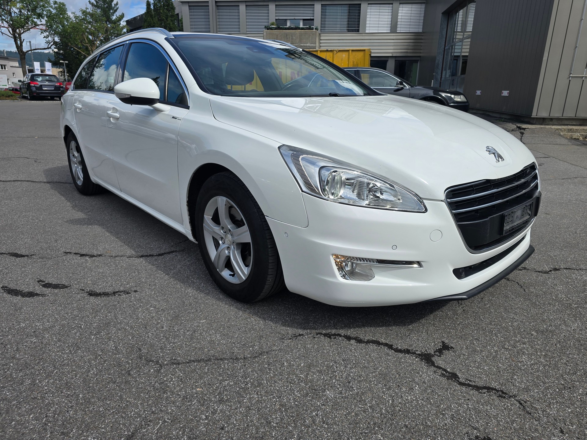 PEUGEOT 508 SW 2.0 HDI Business Automatic-image-2