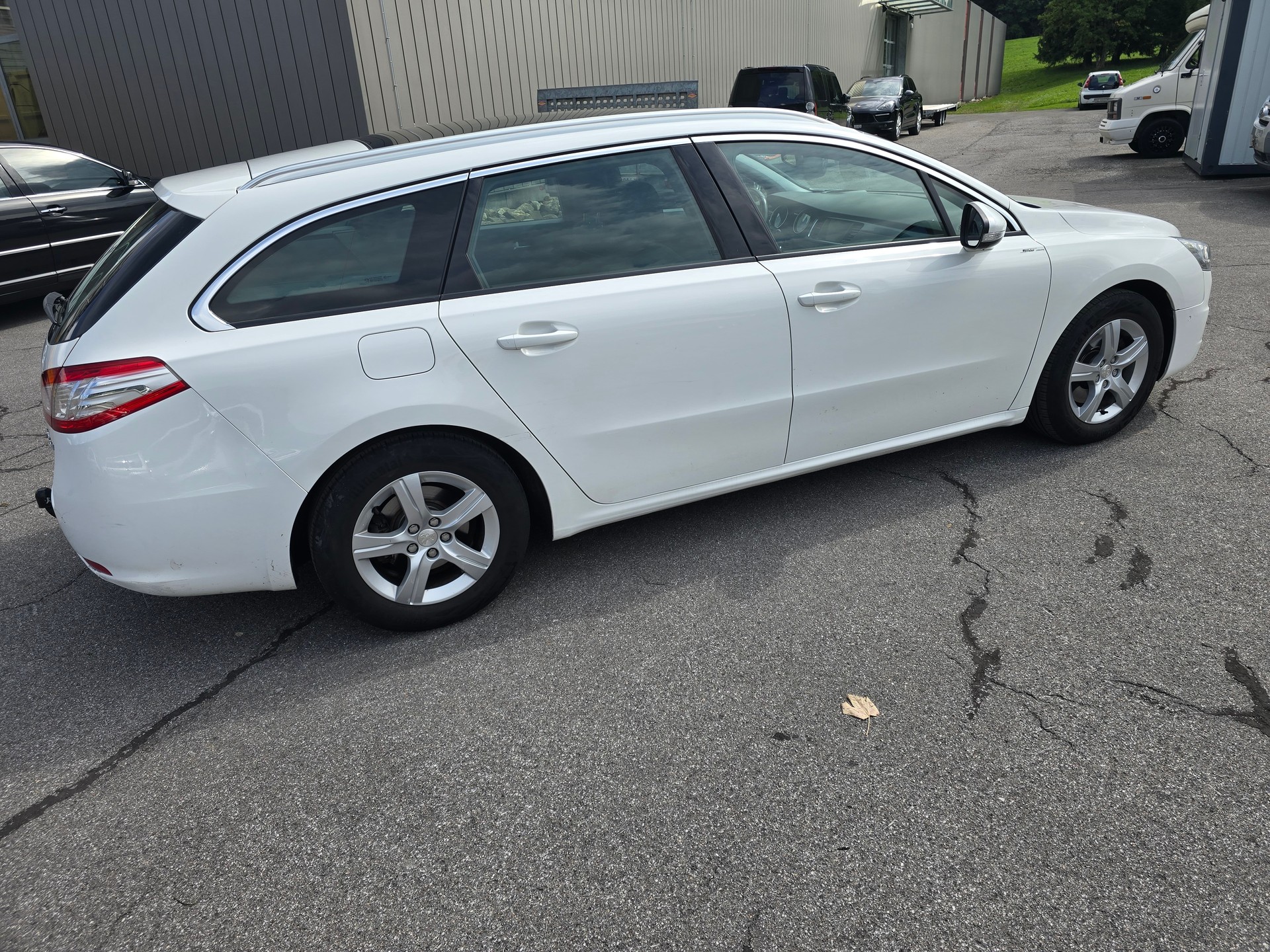 PEUGEOT 508 SW 2.0 HDI Business Automatic-image-6