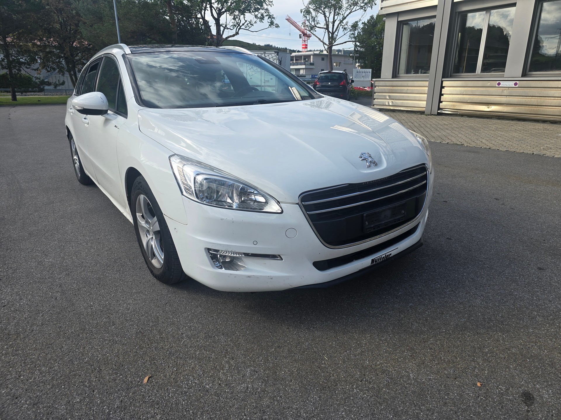 PEUGEOT 508 SW 2.0 HDI Business Automatic-image-1