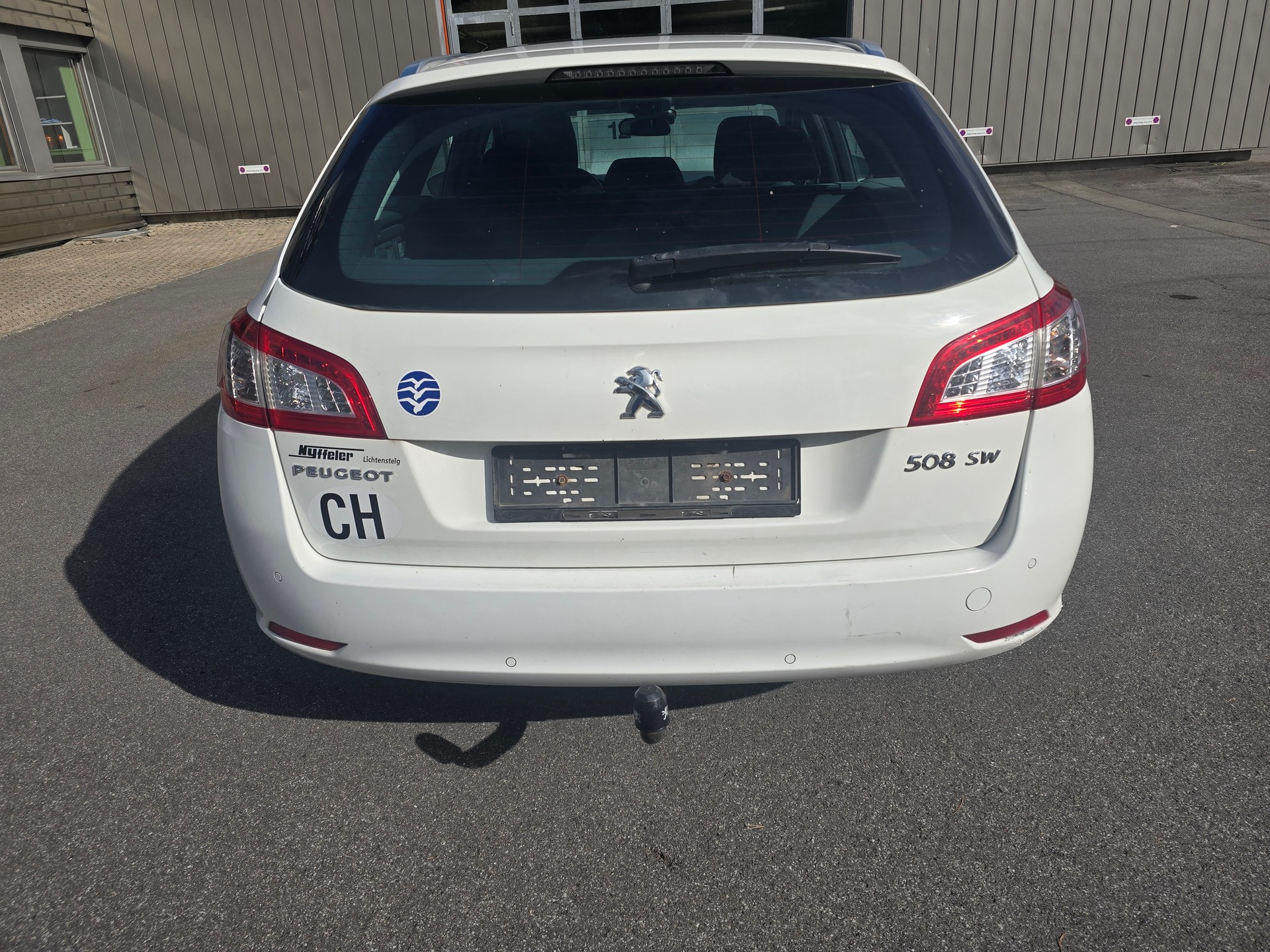 PEUGEOT 508 SW 2.0 HDI Business Automatic-image-3
