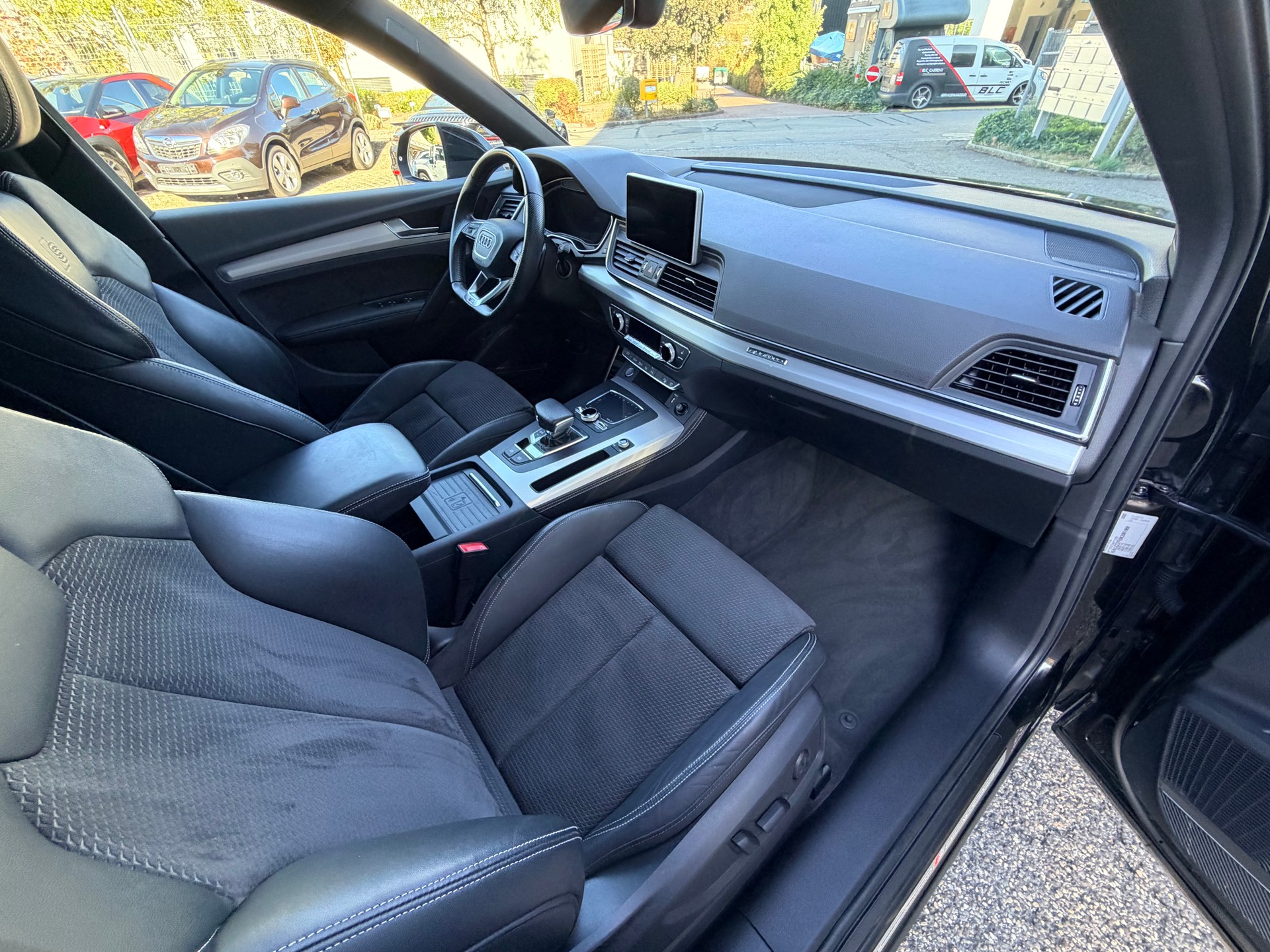 AUDI Q5 45 TFSI sport quattro S-tronic-image-9