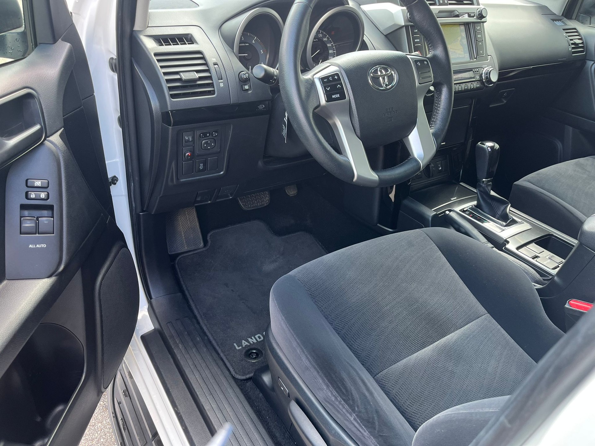 TOYOTA Land Cruiser 2.8TD Luna Automatic-image-8