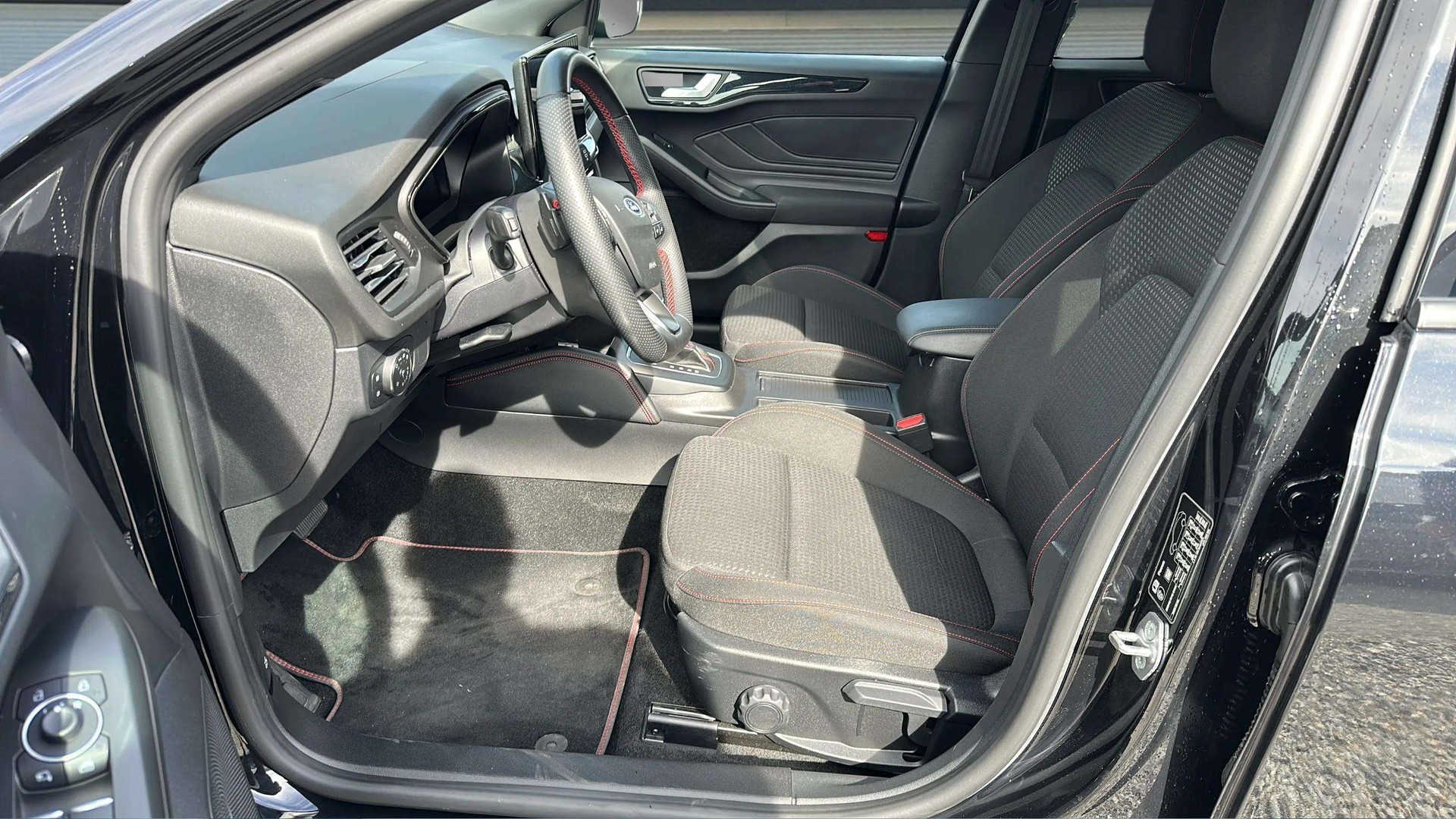 FORD Focus 1.0 MHEV ST-Line Automat 155PS-image-10