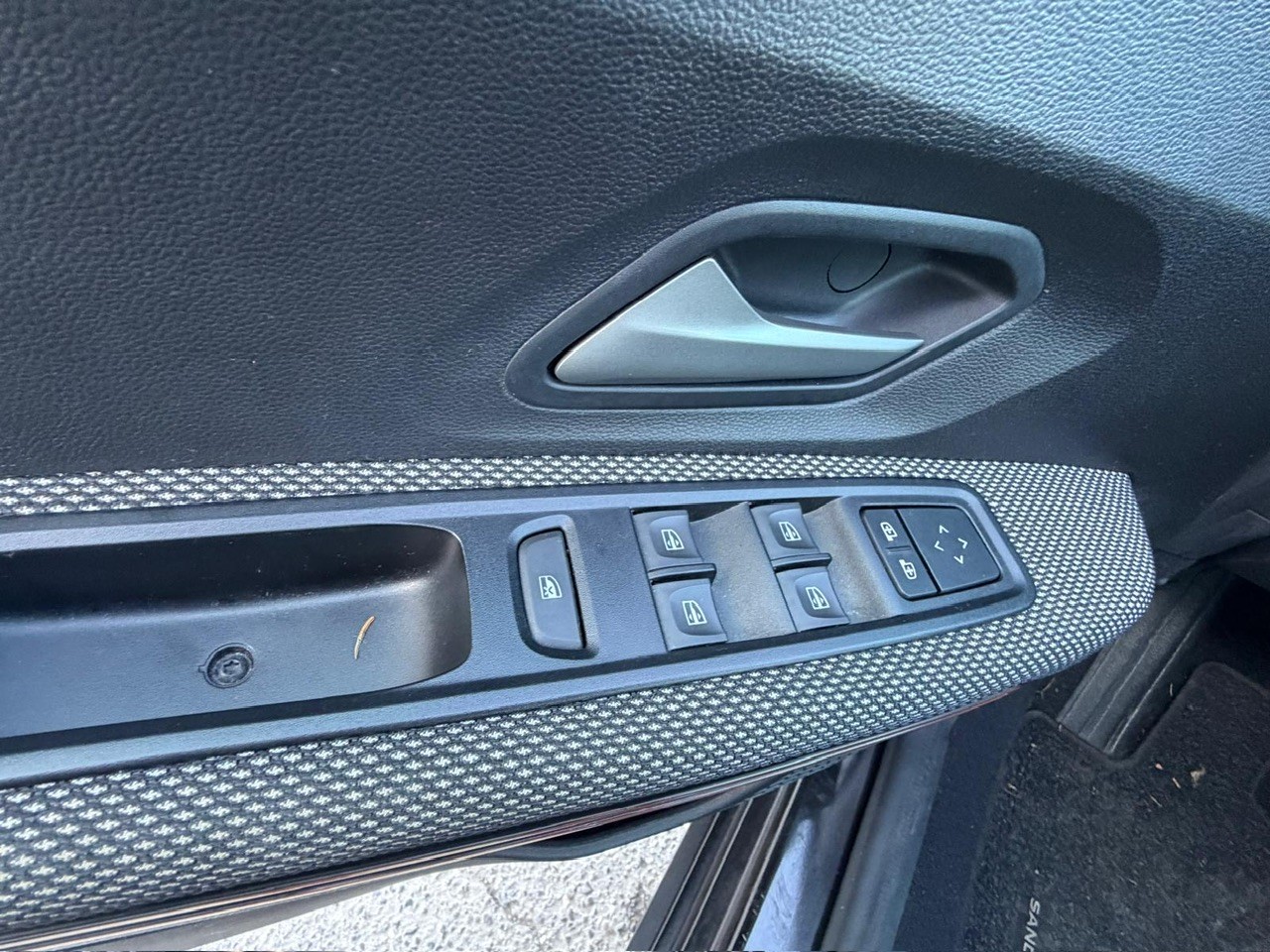 DACIA Sandero Stepway TCe 90 Comfort CVT-image-11