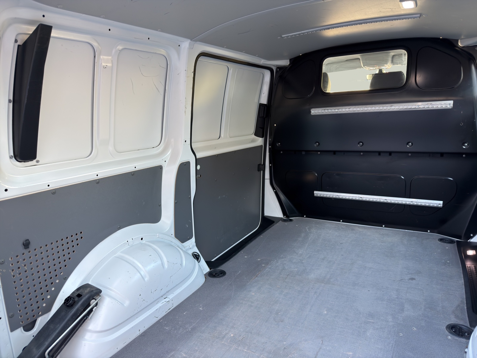 VW T6.1 2.0 TDI-image-14