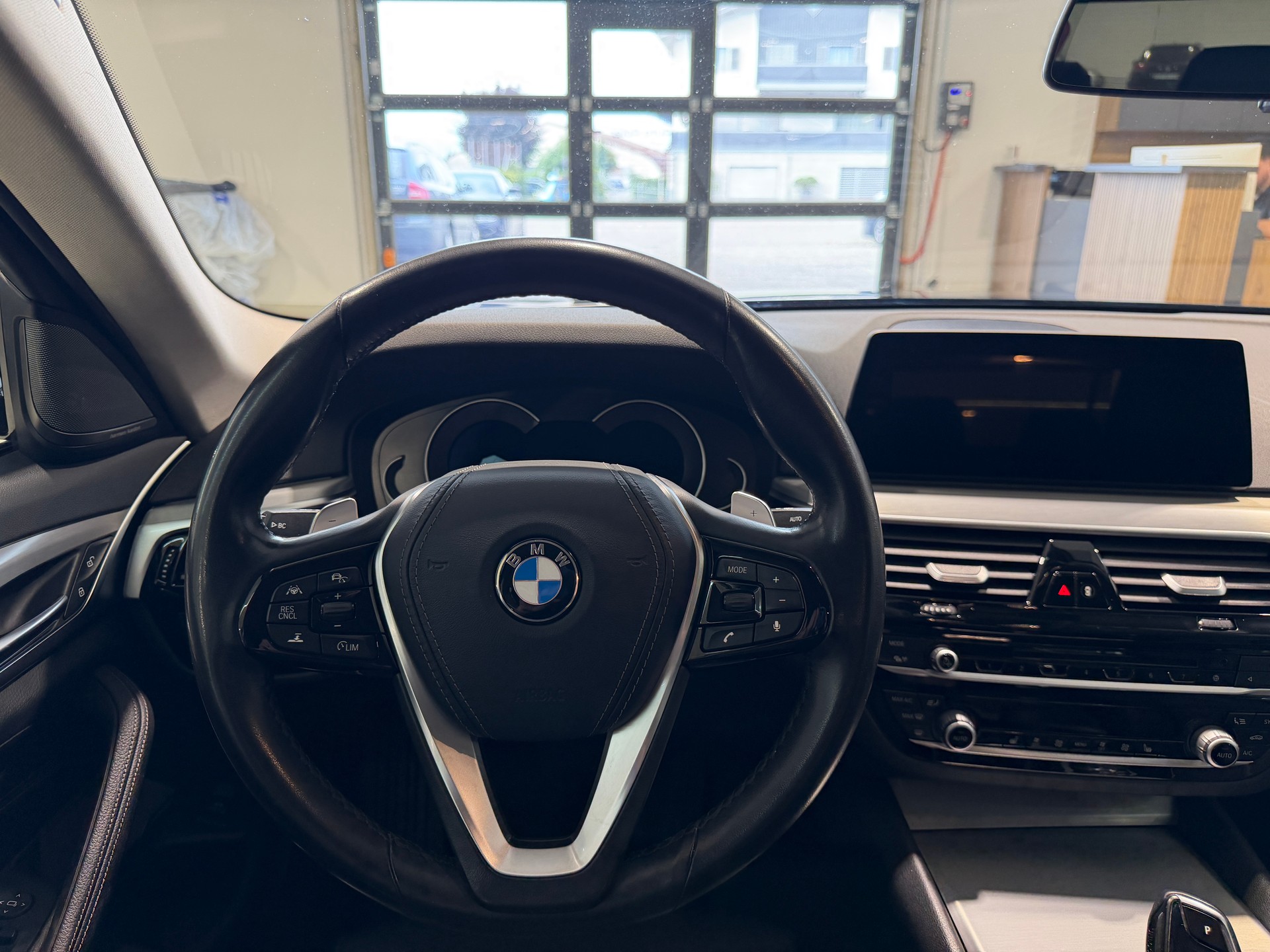 BMW 530d xDrive Sport Line Steptronic-image-9