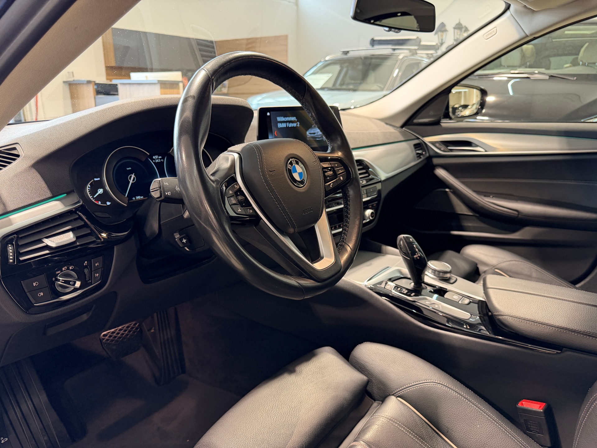 BMW 530d xDrive Sport Line Steptronic-image-15
