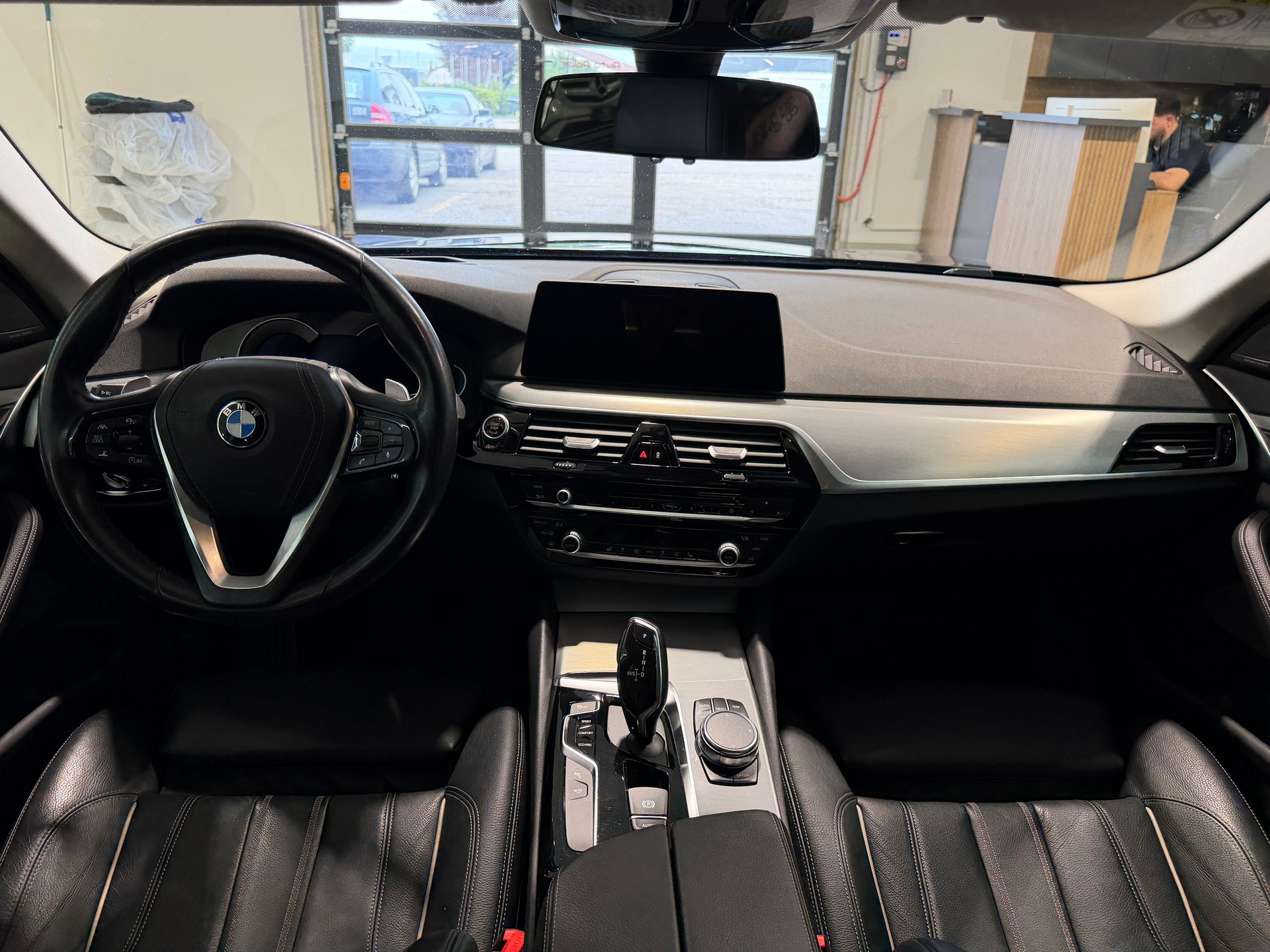 BMW 530d xDrive Sport Line Steptronic-image-8