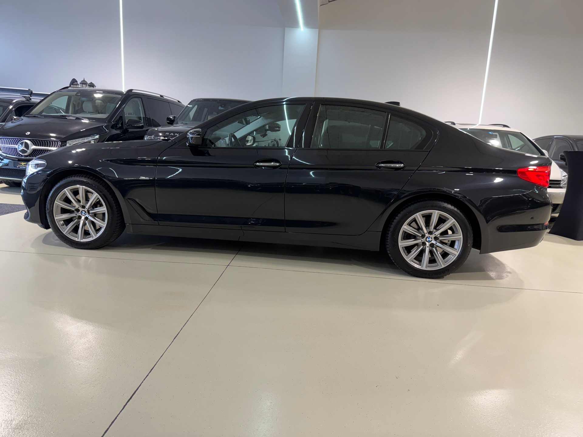 BMW 530d xDrive Sport Line Steptronic-image-12