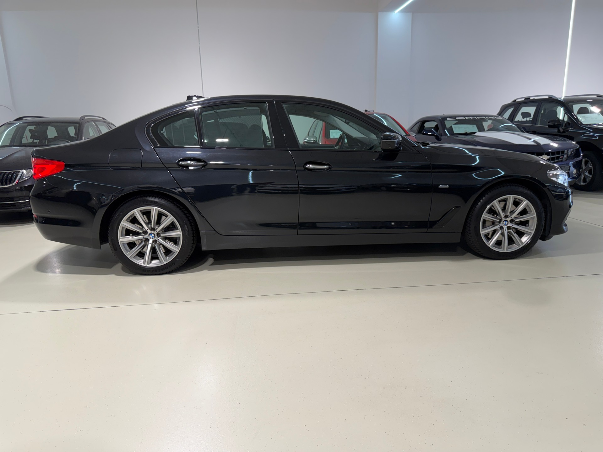 BMW 530d xDrive Sport Line Steptronic-image-13