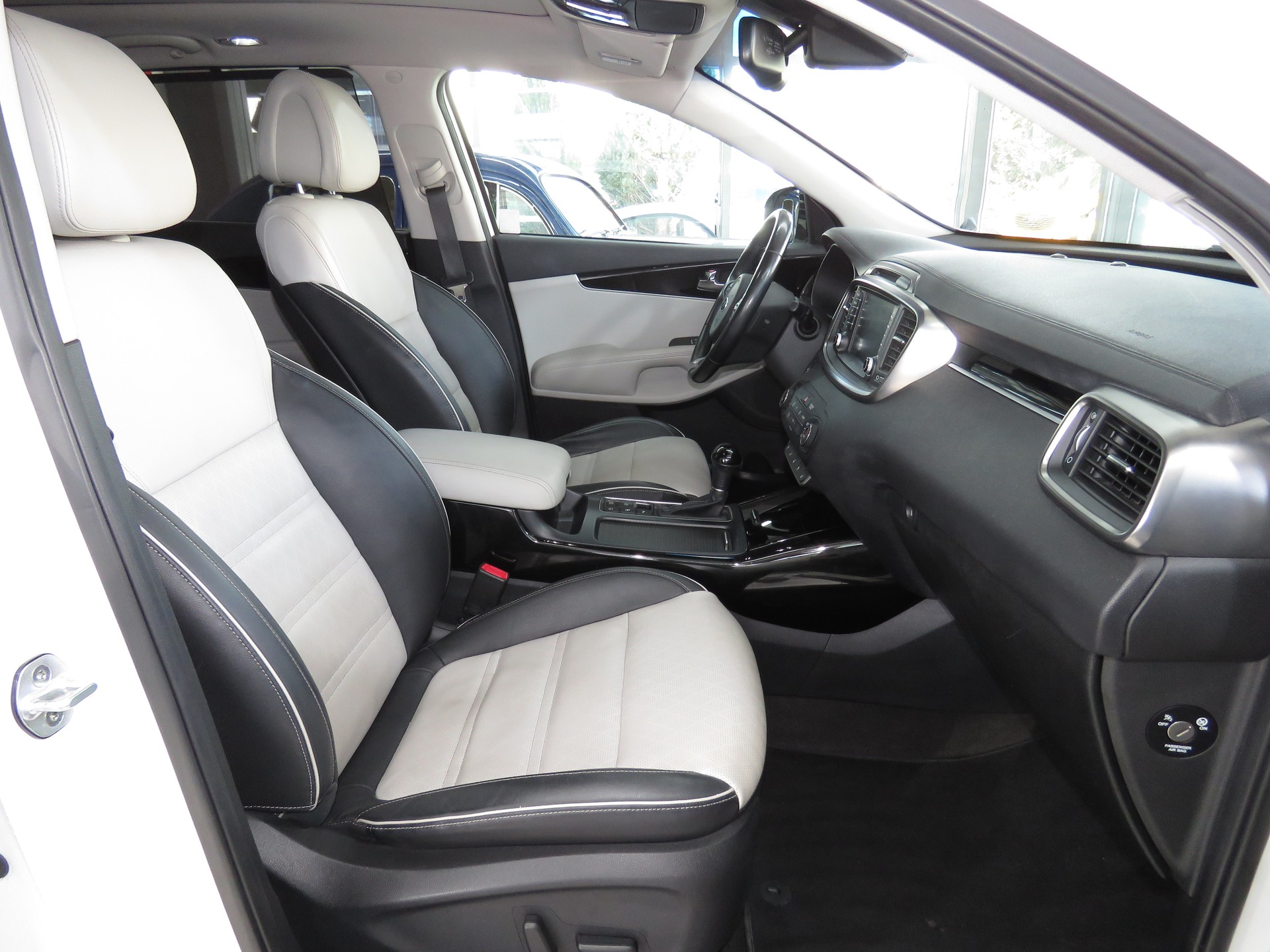 KIA Sorento 2.2 CRDI Style Automat 4WD (ab Platz, Fixpreis)-image-11