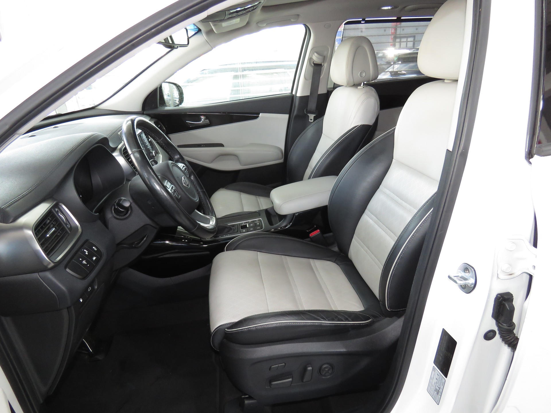 KIA Sorento 2.2 CRDI Style Automat 4WD (ab Platz, Fixpreis)-image-7