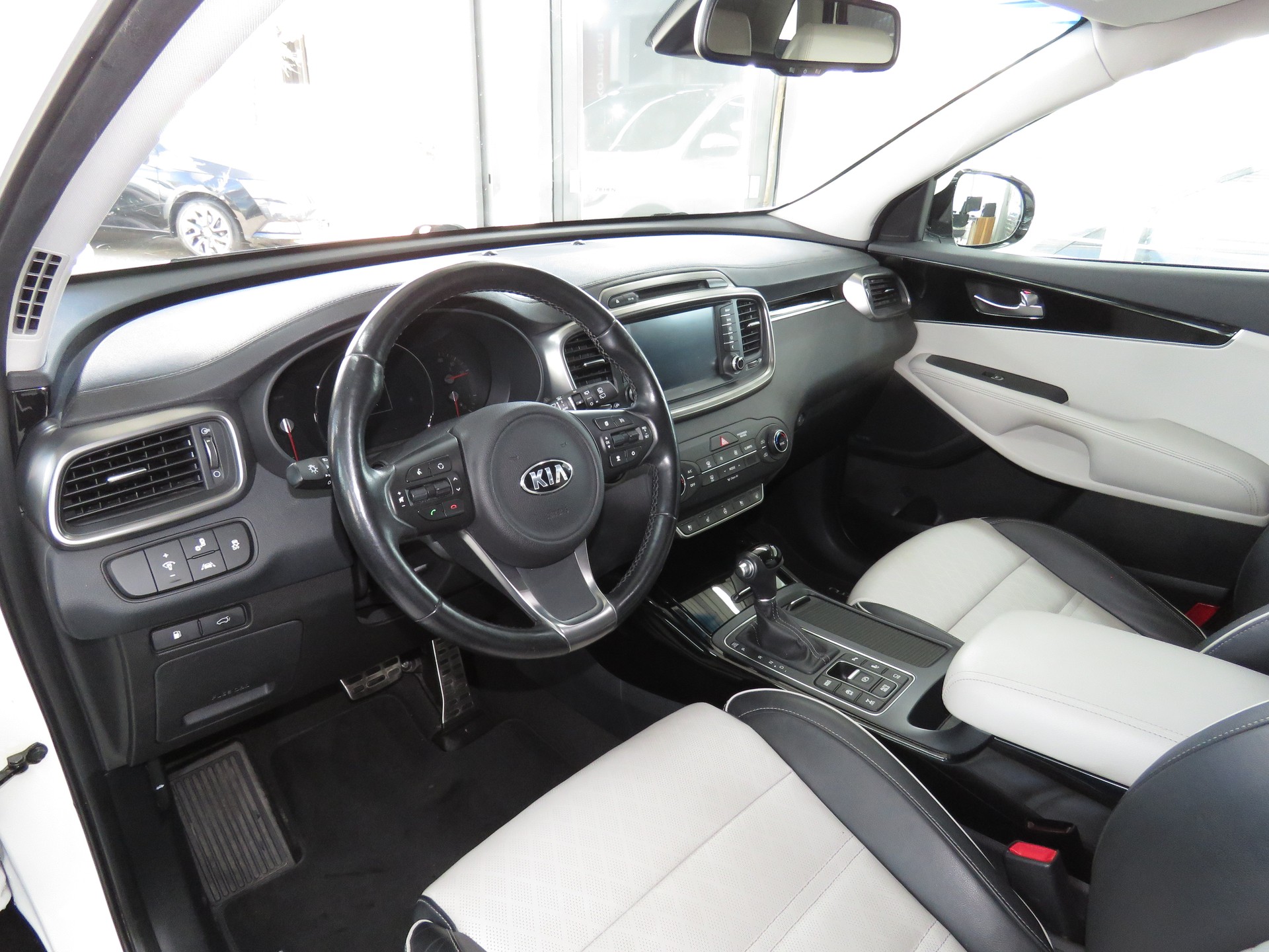 KIA Sorento 2.2 CRDI Style Automat 4WD (ab Platz, Fixpreis)-image-6