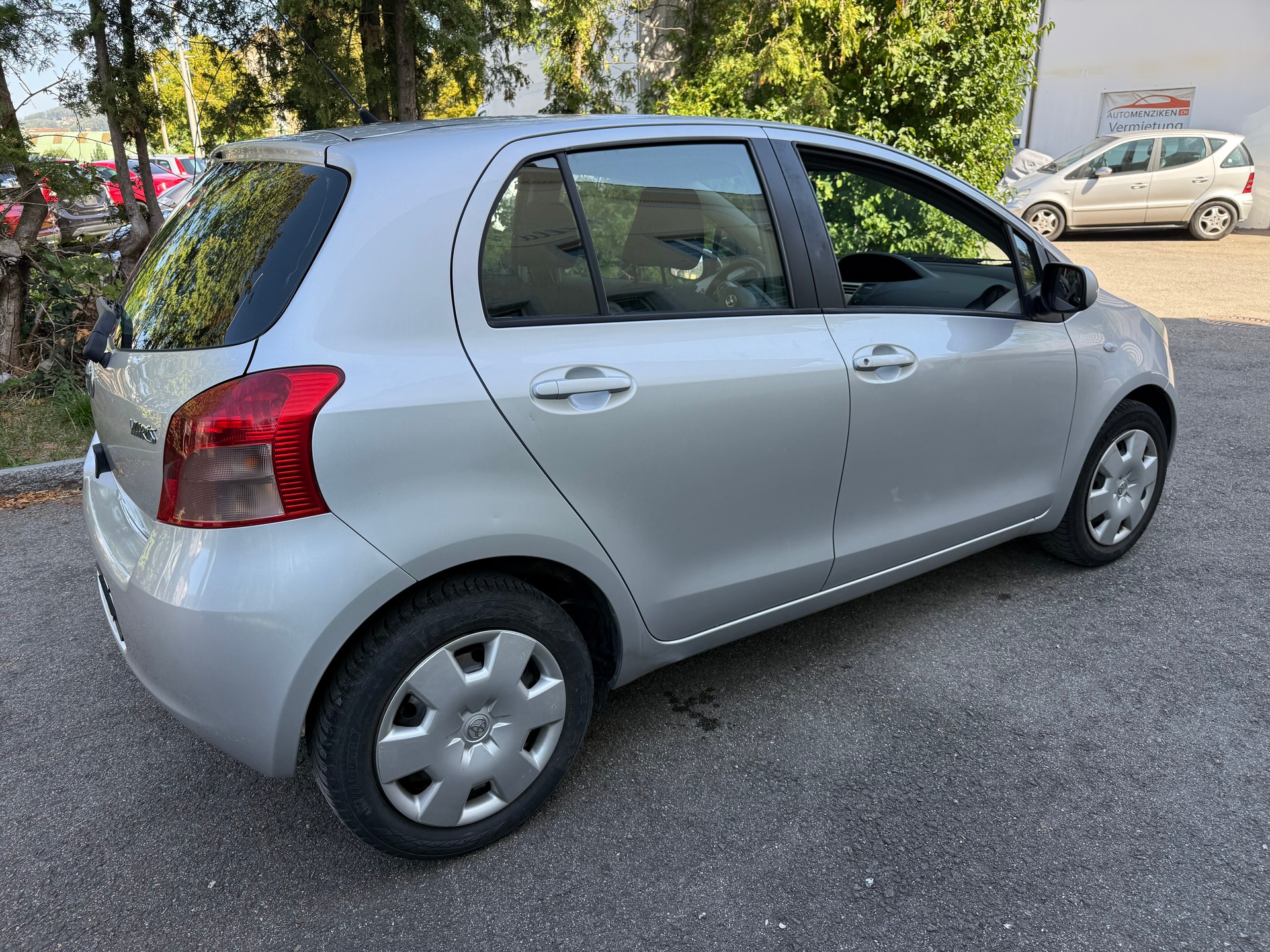 TOYOTA Yaris 1.3 Linea Luna-image-5