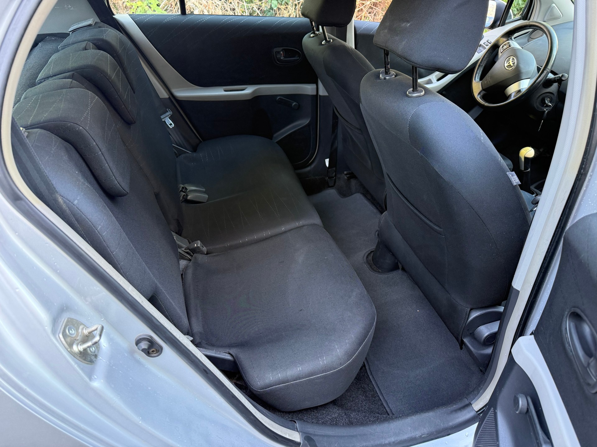 TOYOTA Yaris 1.3 Linea Luna-image-6