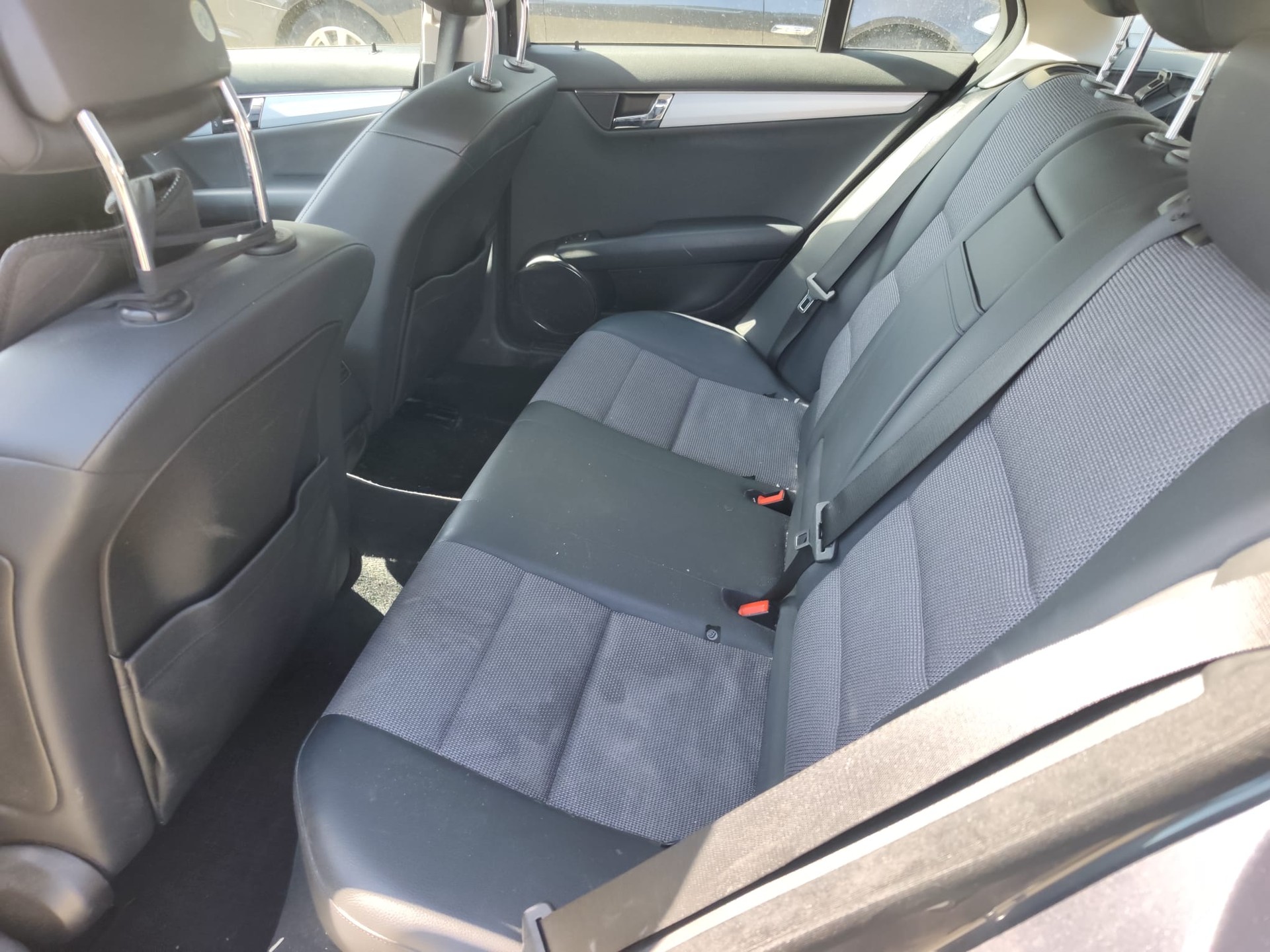 MERCEDES-BENZ C 250 CGI BlueEfficiency Automatic-image-6