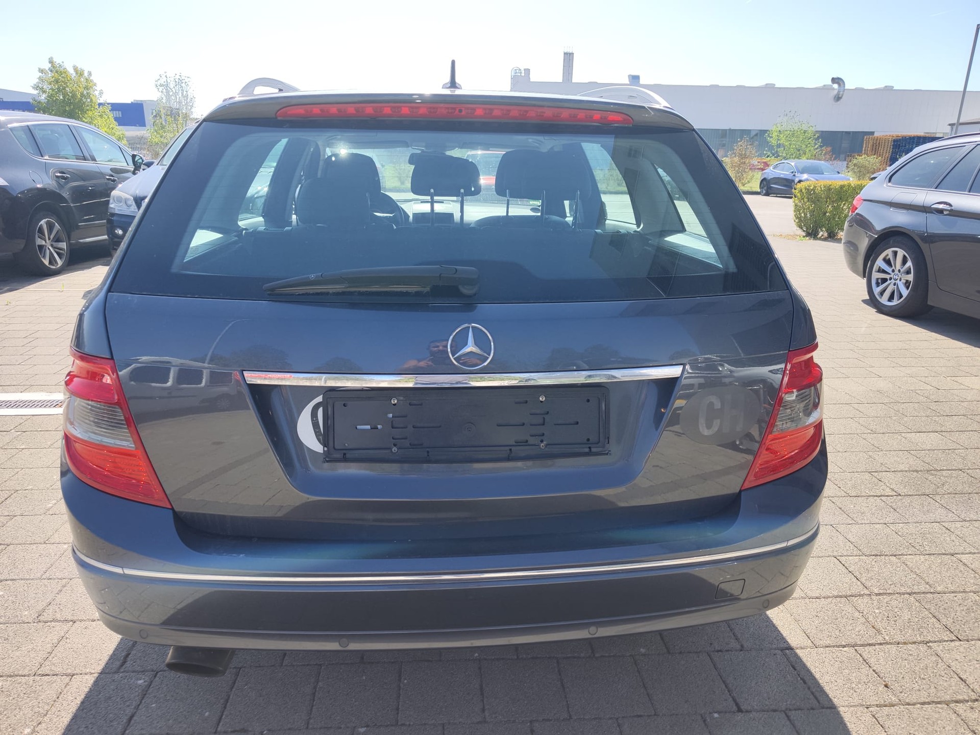 MERCEDES-BENZ C 250 CGI BlueEfficiency Automatic-image-3