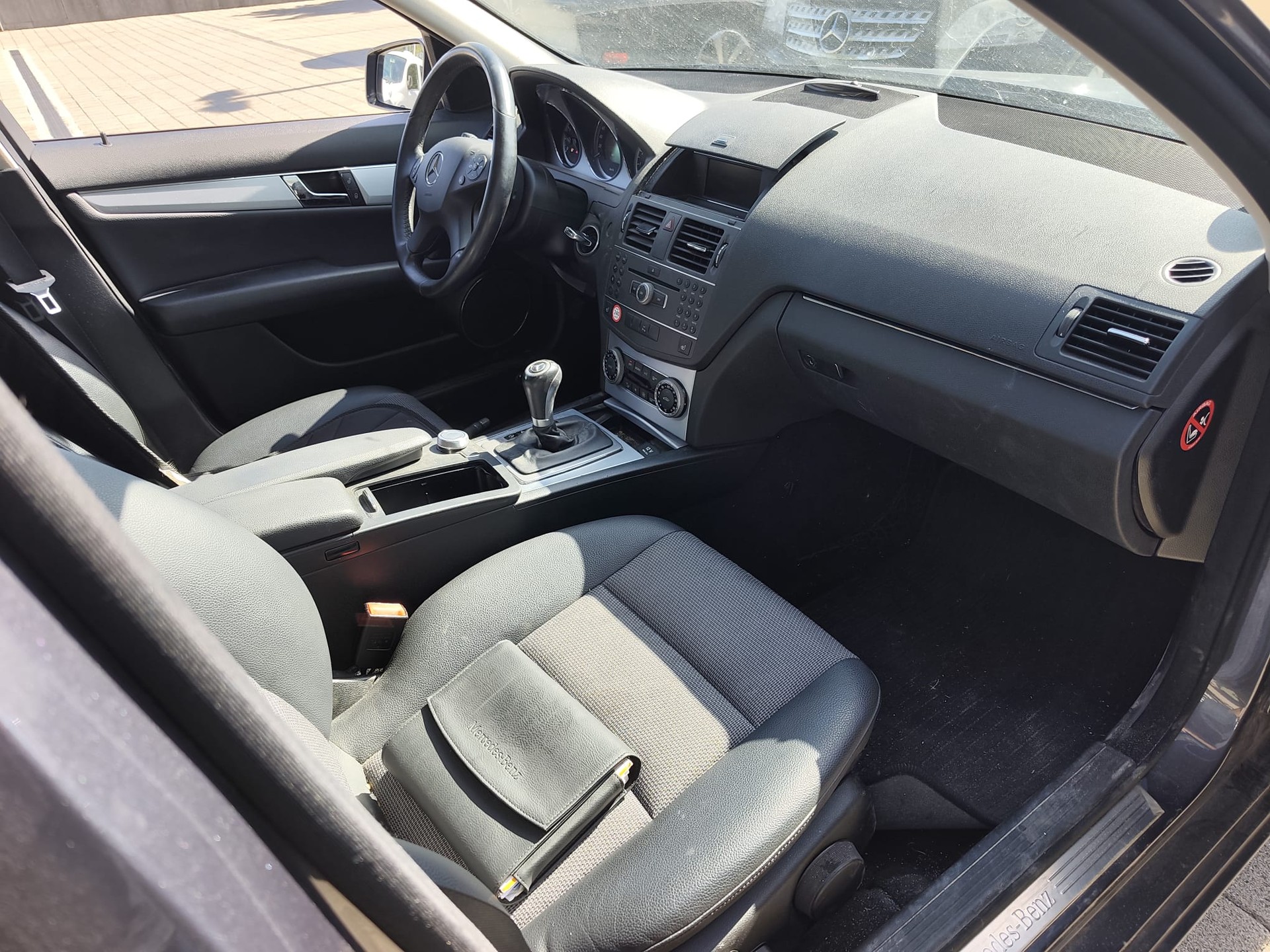 MERCEDES-BENZ C 250 CGI BlueEfficiency Automatic-image-5