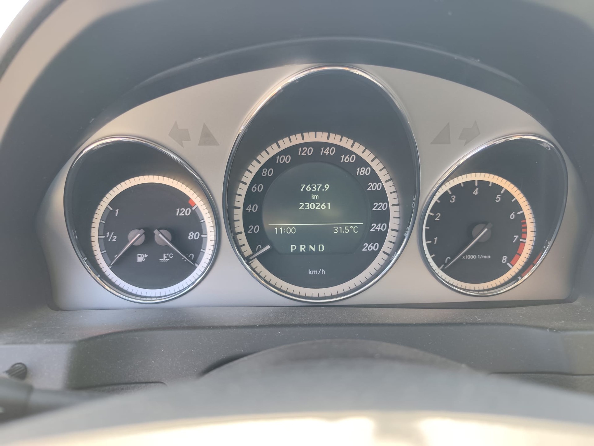 MERCEDES-BENZ C 250 CGI BlueEfficiency Automatic-image-4