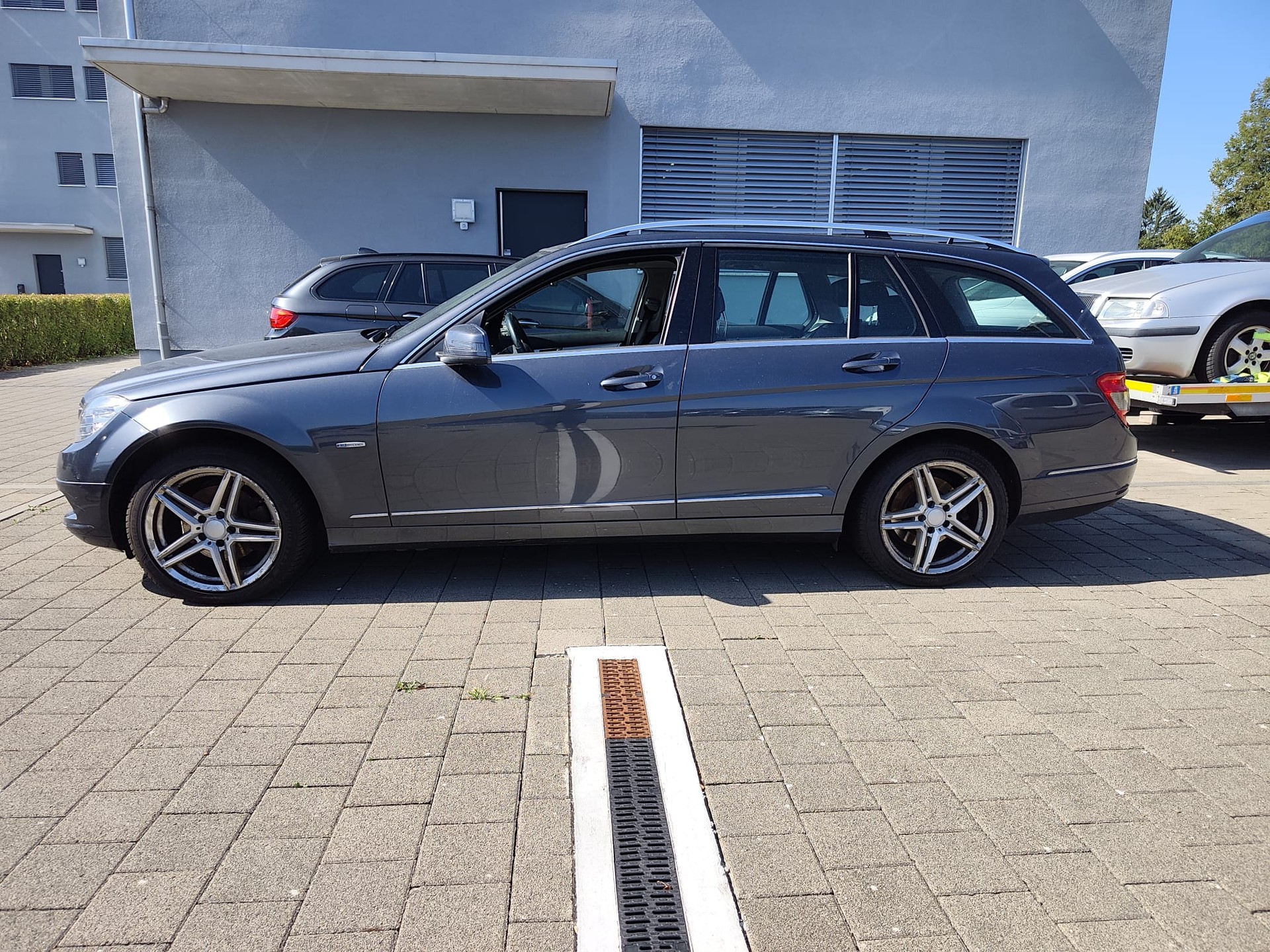 MERCEDES-BENZ C 250 CGI BlueEfficiency Automatic-image-1