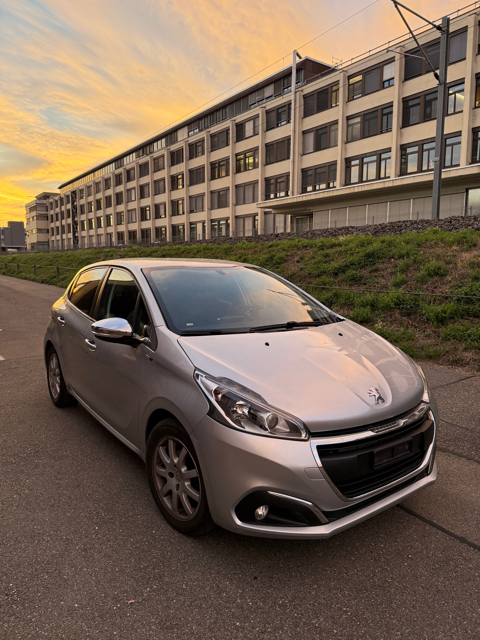 PEUGEOT 1.2 PureTech Style-image-1