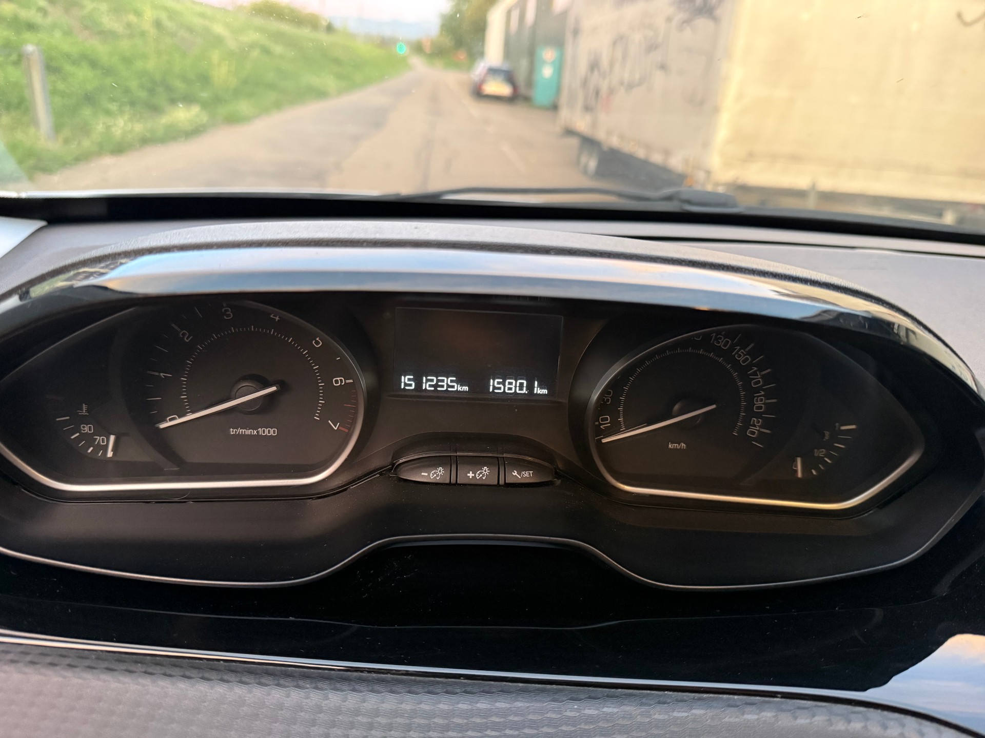 PEUGEOT 1.2 PureTech Style-image-4