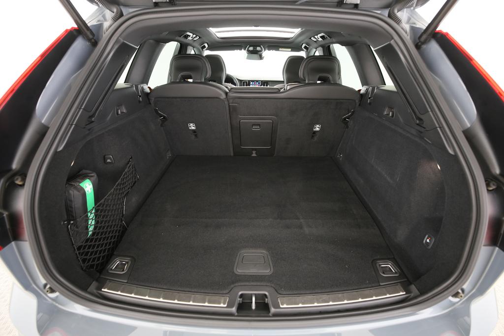 VOLVO XC60 2.0 T8 TE Polestar eAWD-image-14
