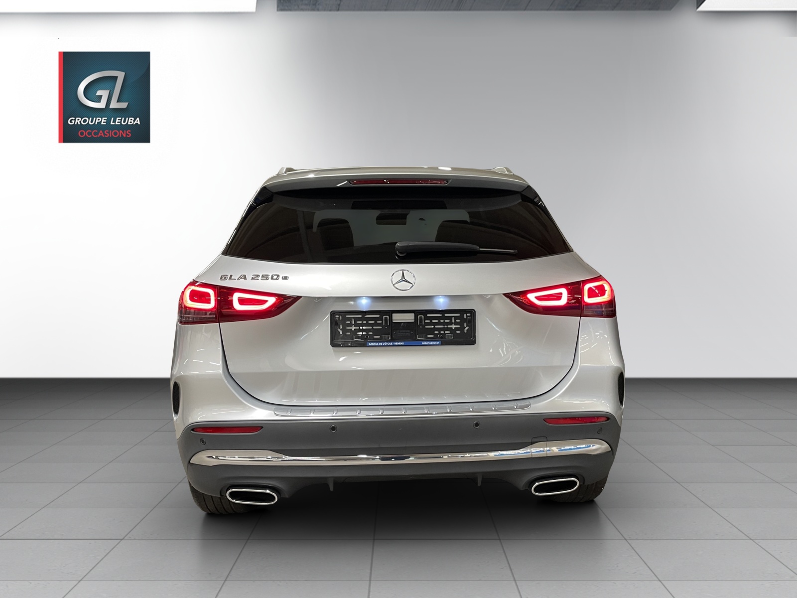 MERCEDES-BENZ GLA 250e AMG Line 8G-DCT-image-4