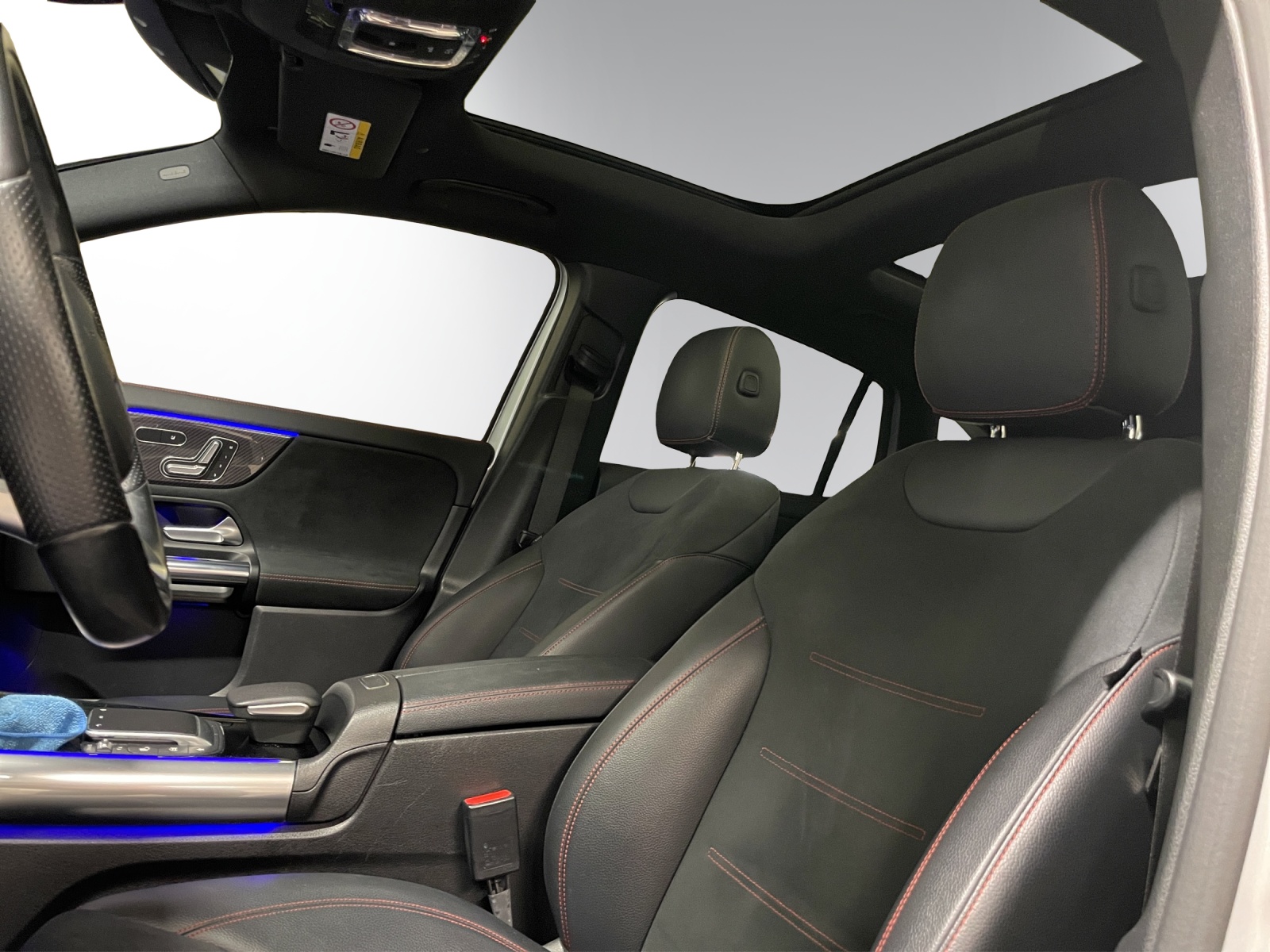 MERCEDES-BENZ GLA 250e AMG Line 8G-DCT-image-9
