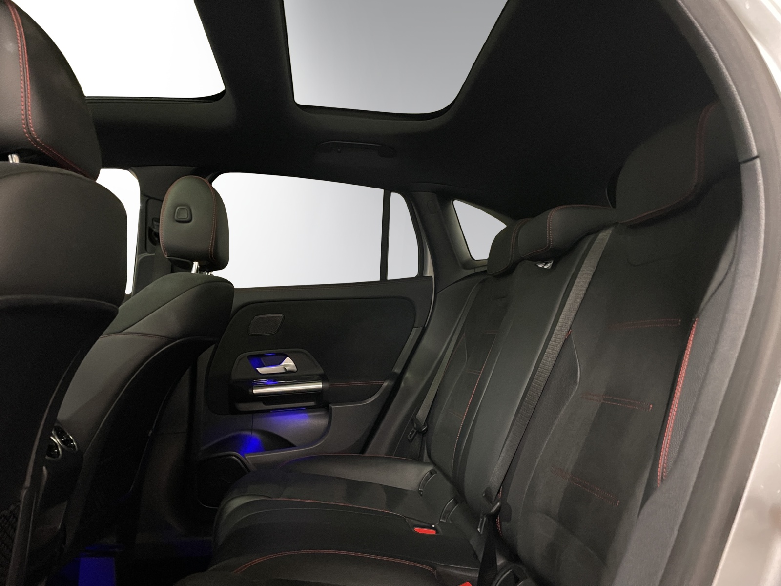 MERCEDES-BENZ GLA 250e AMG Line 8G-DCT-image-10