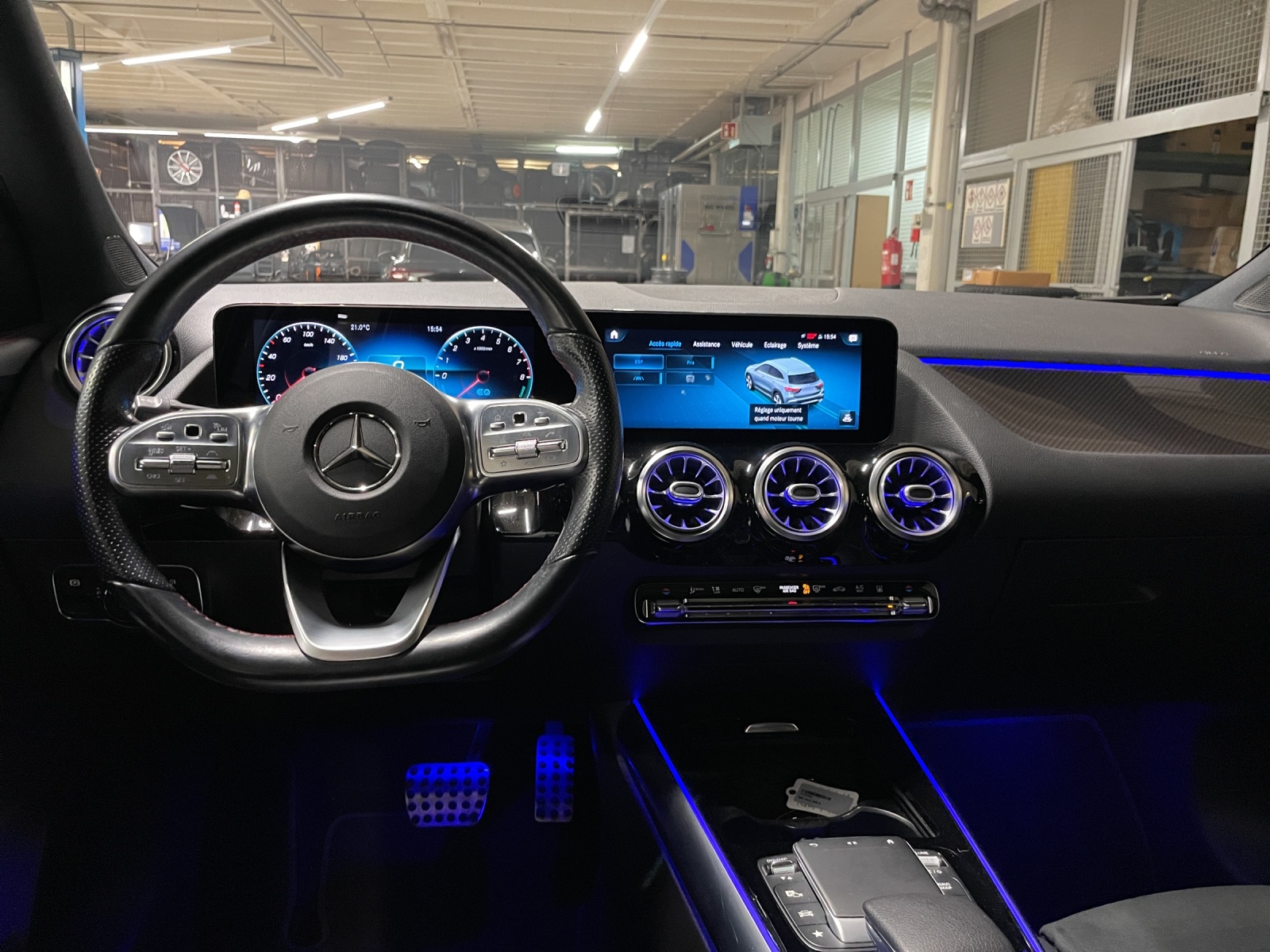 MERCEDES-BENZ GLA 250e AMG Line 8G-DCT-image-14