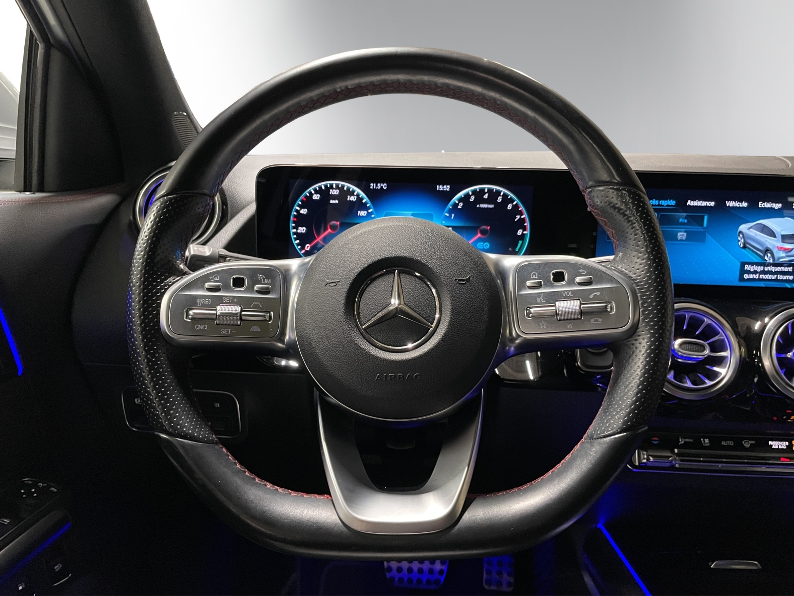 MERCEDES-BENZ GLA 250e AMG Line 8G-DCT-image-12