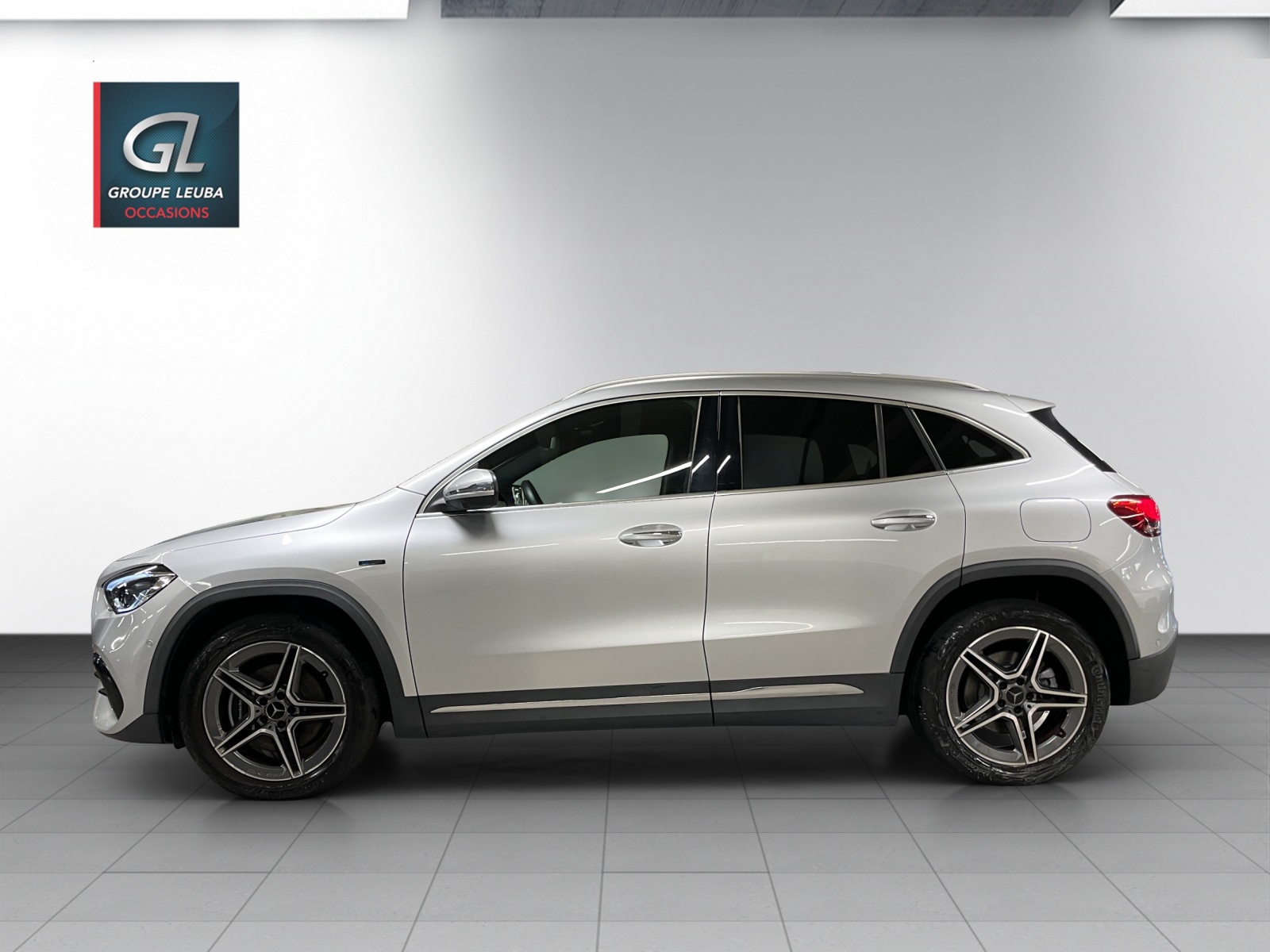 MERCEDES-BENZ GLA 250e AMG Line 8G-DCT-image-2