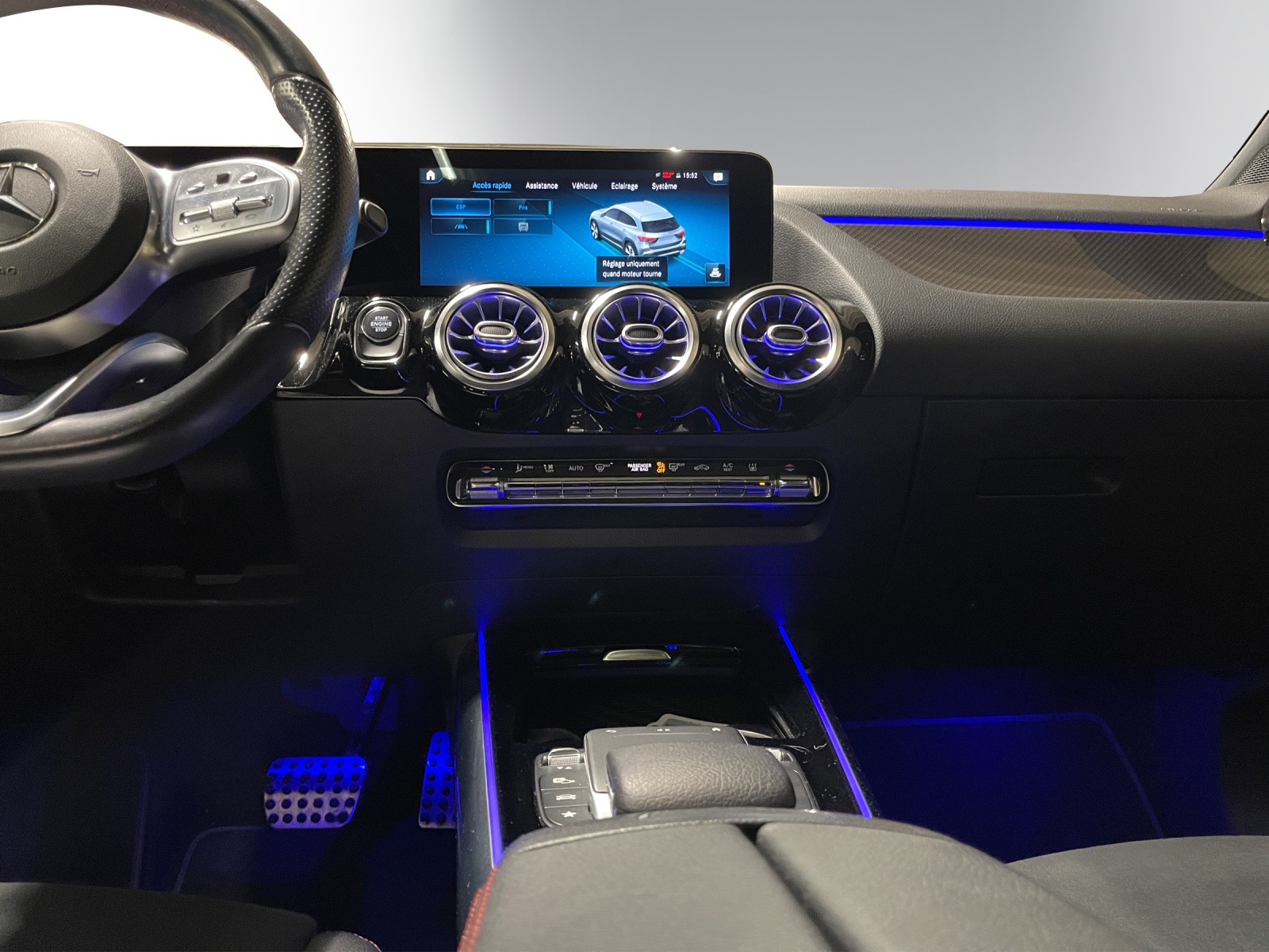 MERCEDES-BENZ GLA 250e AMG Line 8G-DCT-image-11
