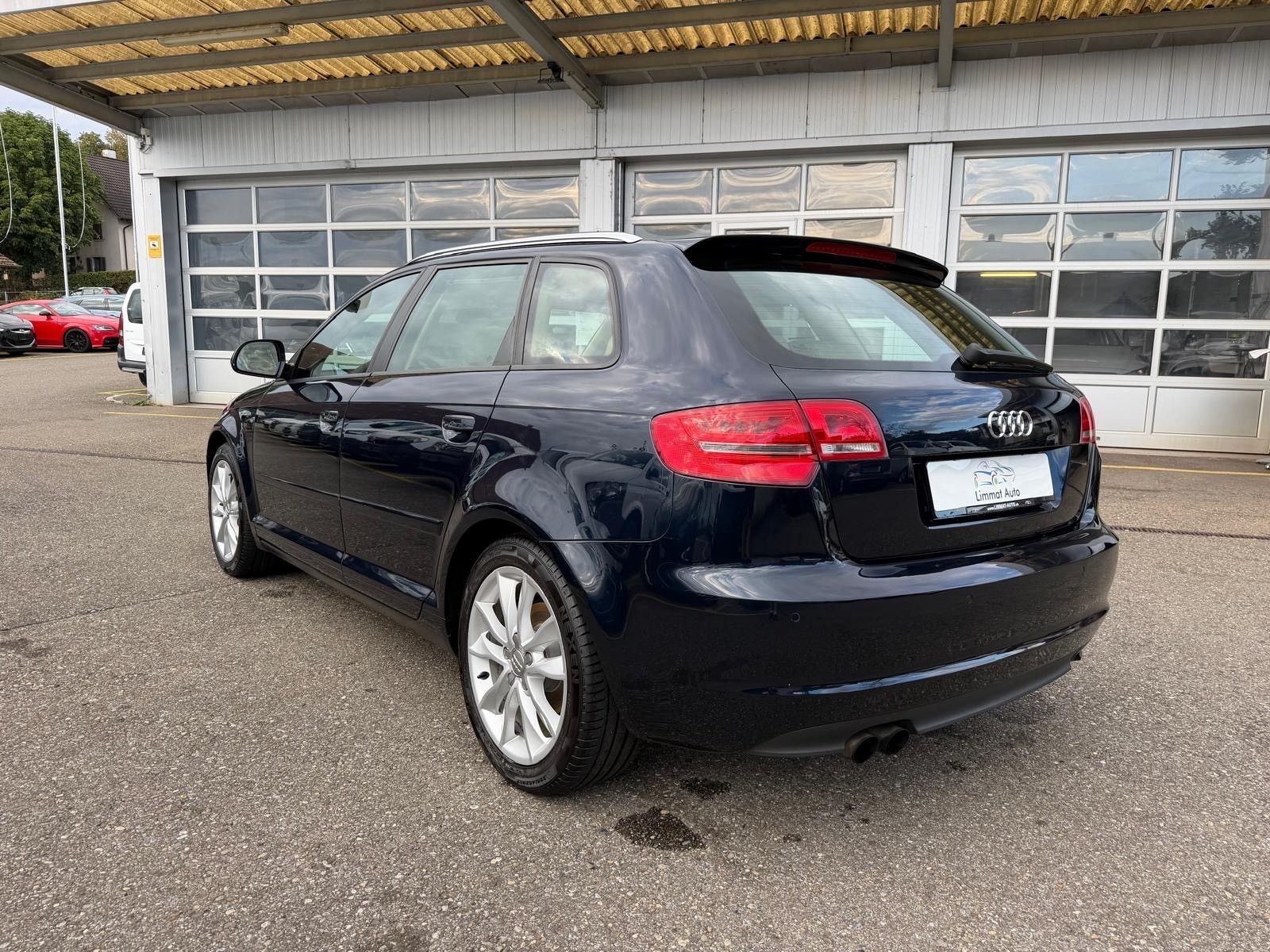 AUDI A3 Sportback 1.8 TFSI Ambiente quattro-image-5