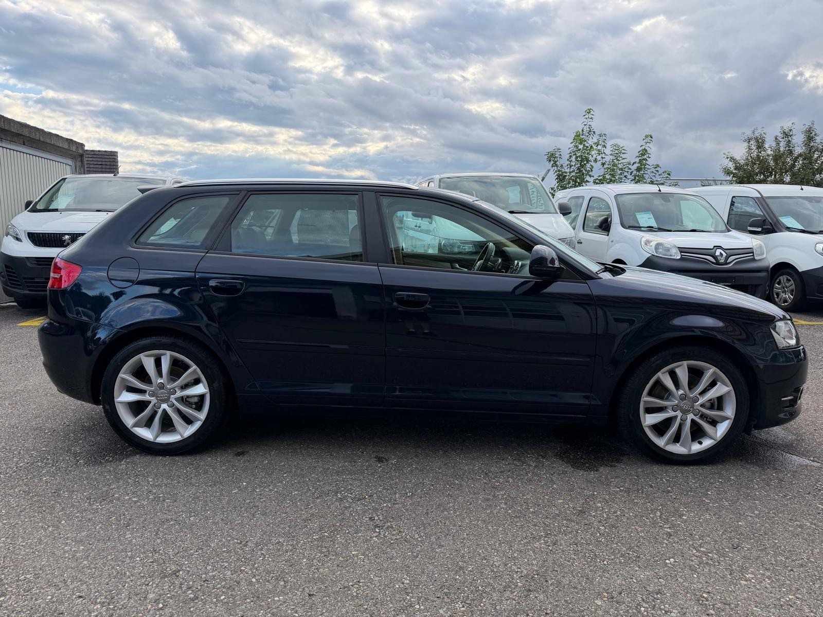AUDI A3 Sportback 1.8 TFSI Ambiente quattro-image-4