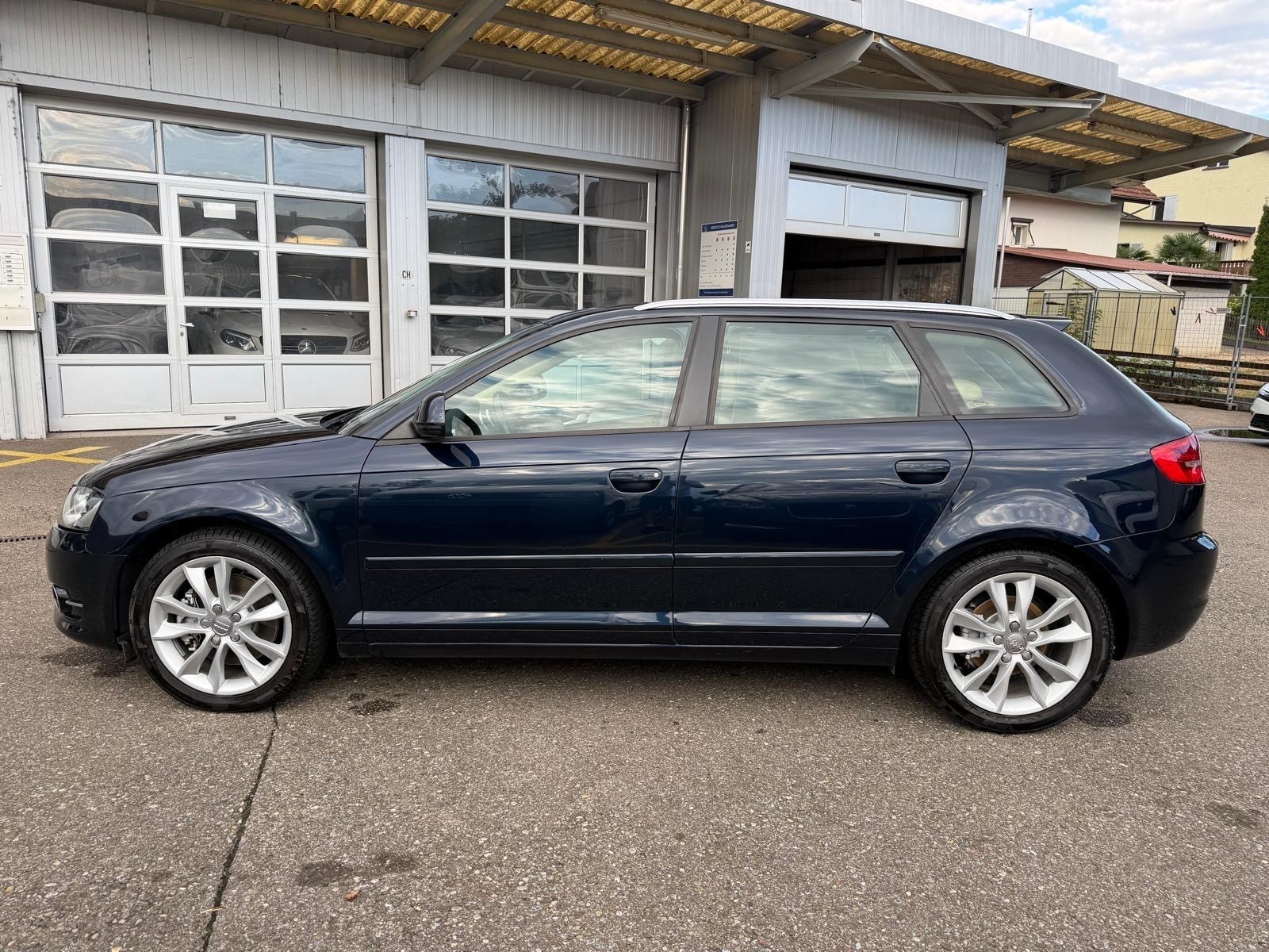 AUDI A3 Sportback 1.8 TFSI Ambiente quattro-image-3