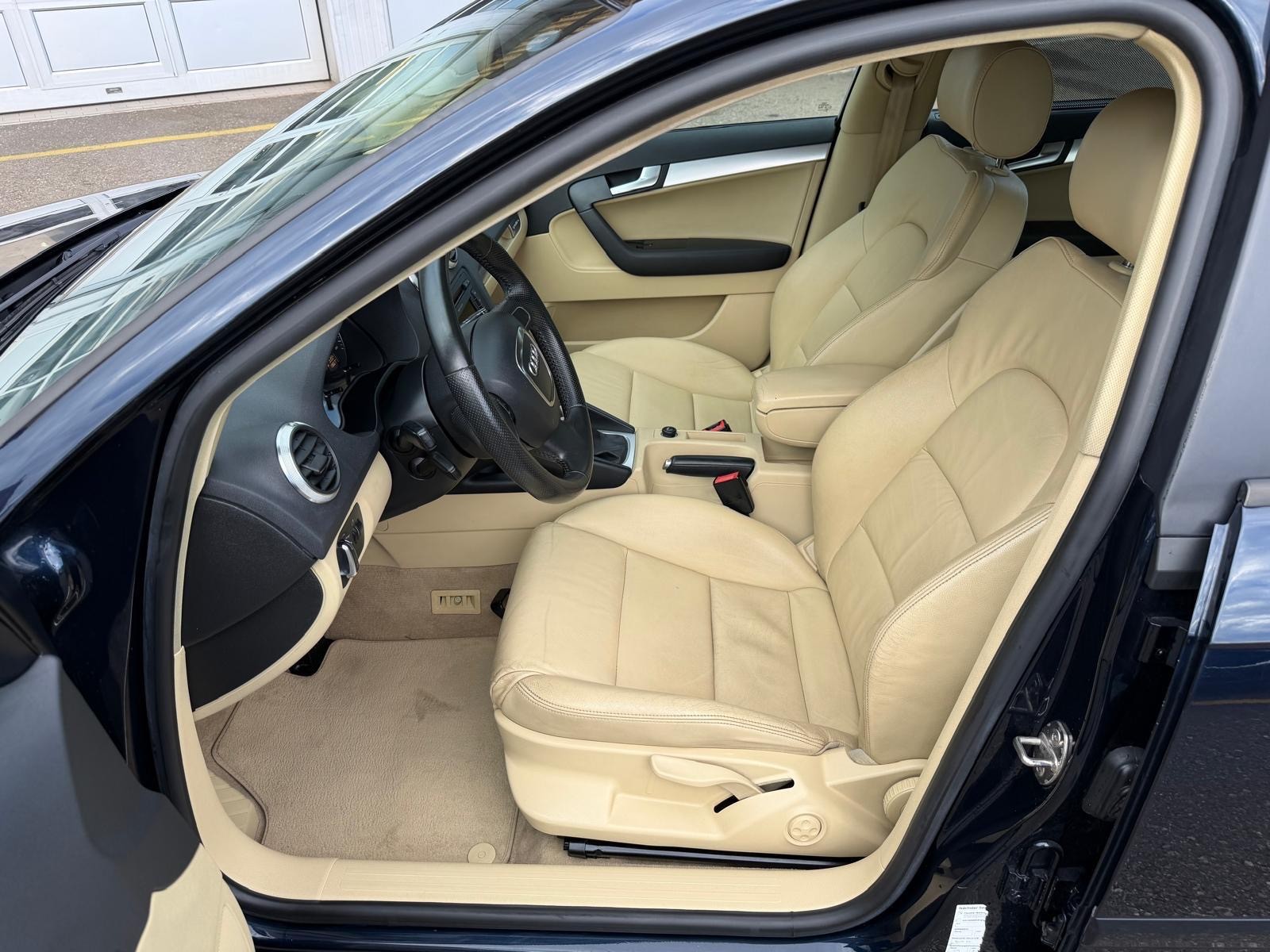 AUDI A3 Sportback 1.8 TFSI Ambiente quattro-image-11