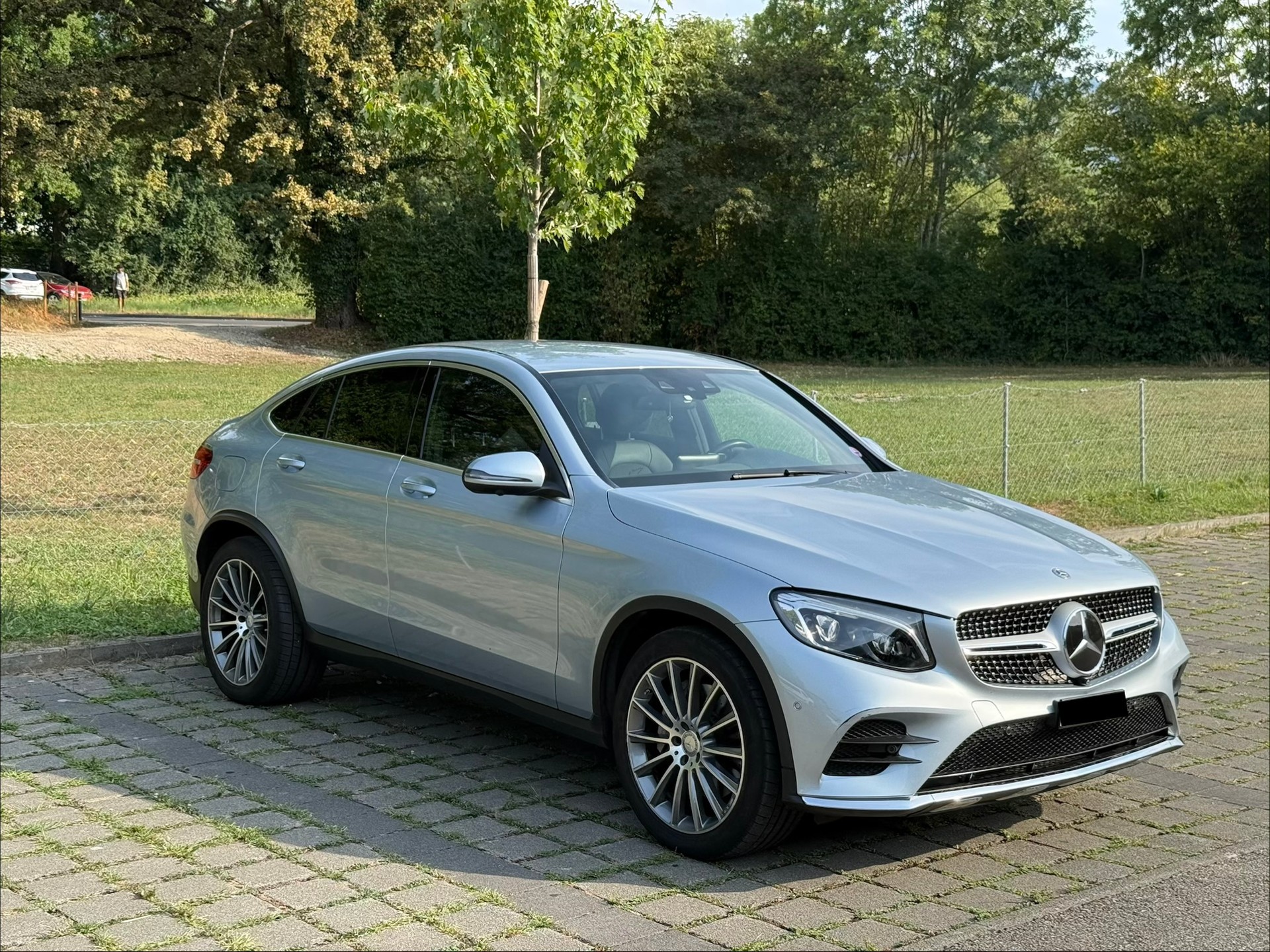 MERCEDES-BENZ GLC 250 AMG Line 4m-image-1