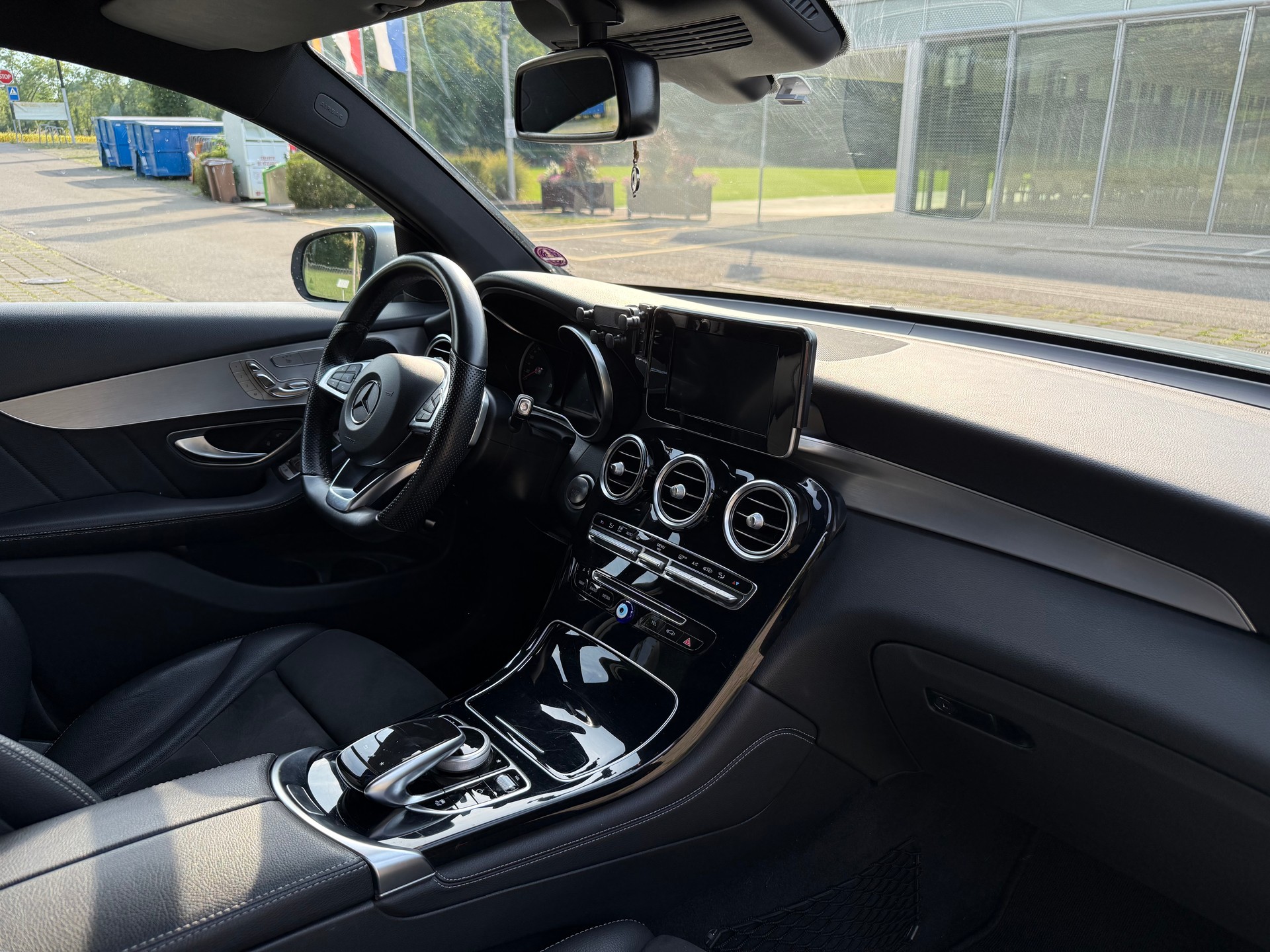 MERCEDES-BENZ GLC 250 AMG Line 4m-image-8