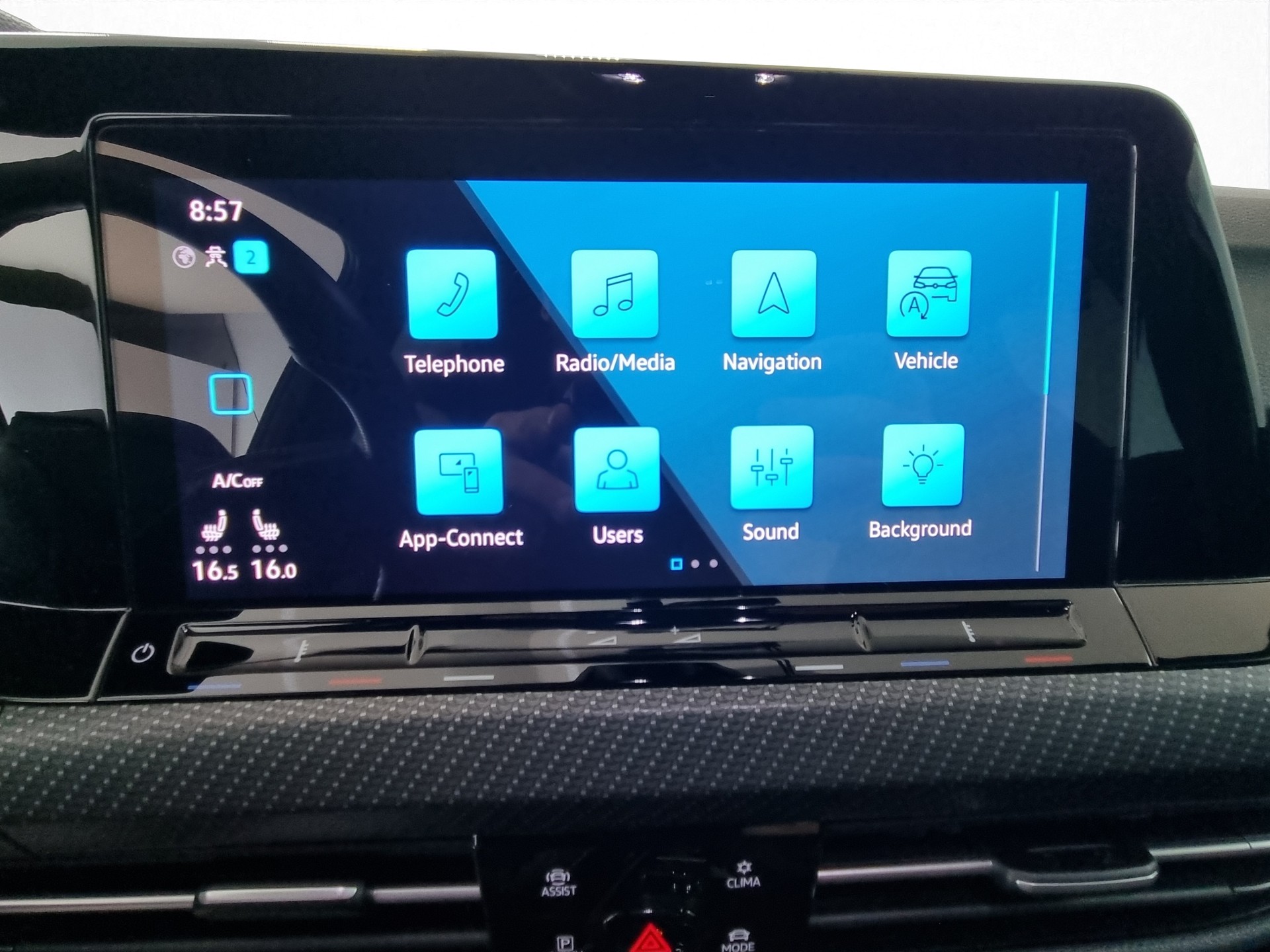 VW Golf 8 1.5 eTSI mHEV R-Line DSG-image-12